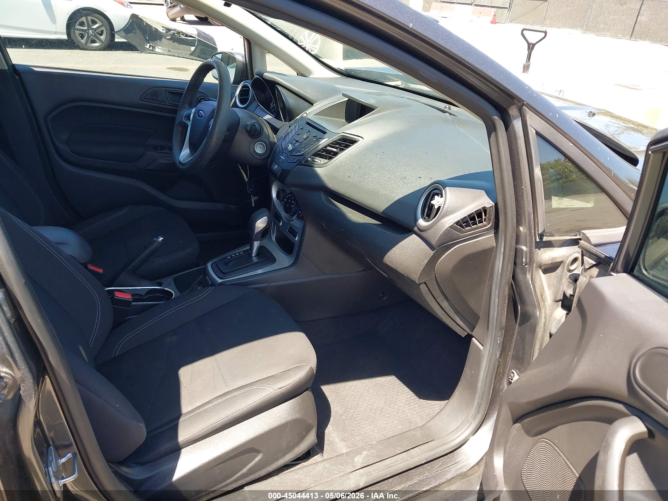 FORD FIESTA image 5