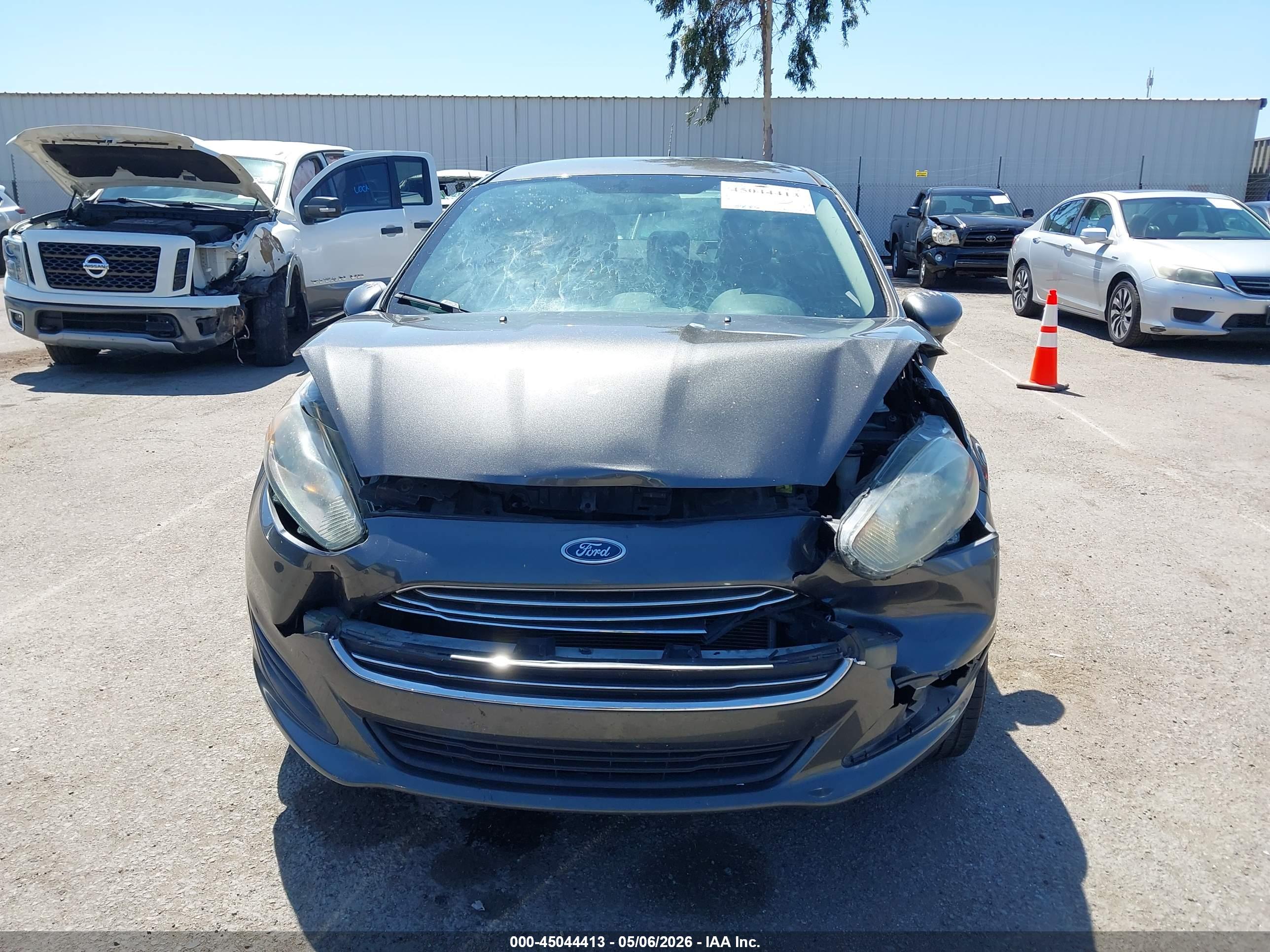 FORD FIESTA image 6