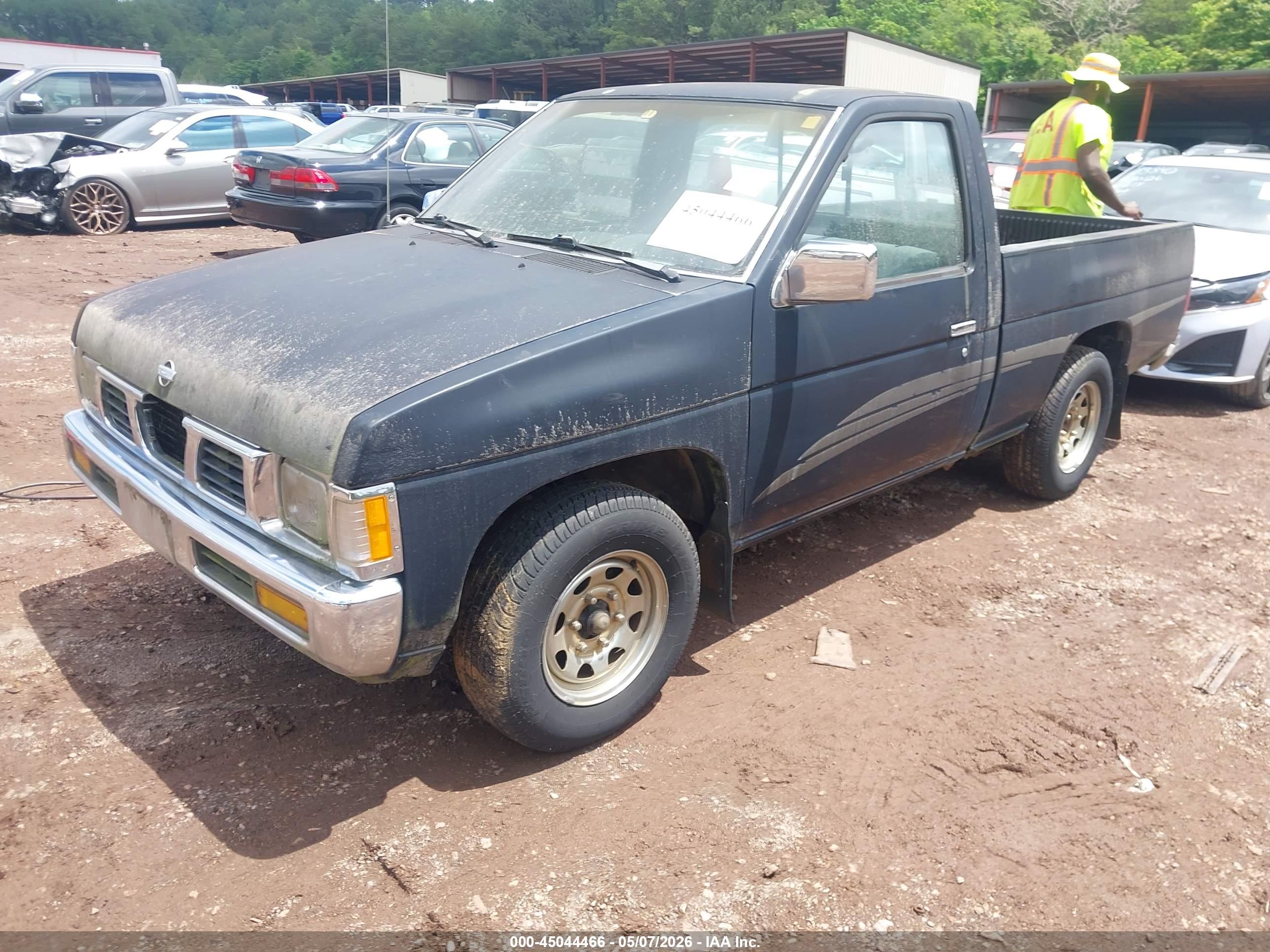 NISSAN TRUCK image 2