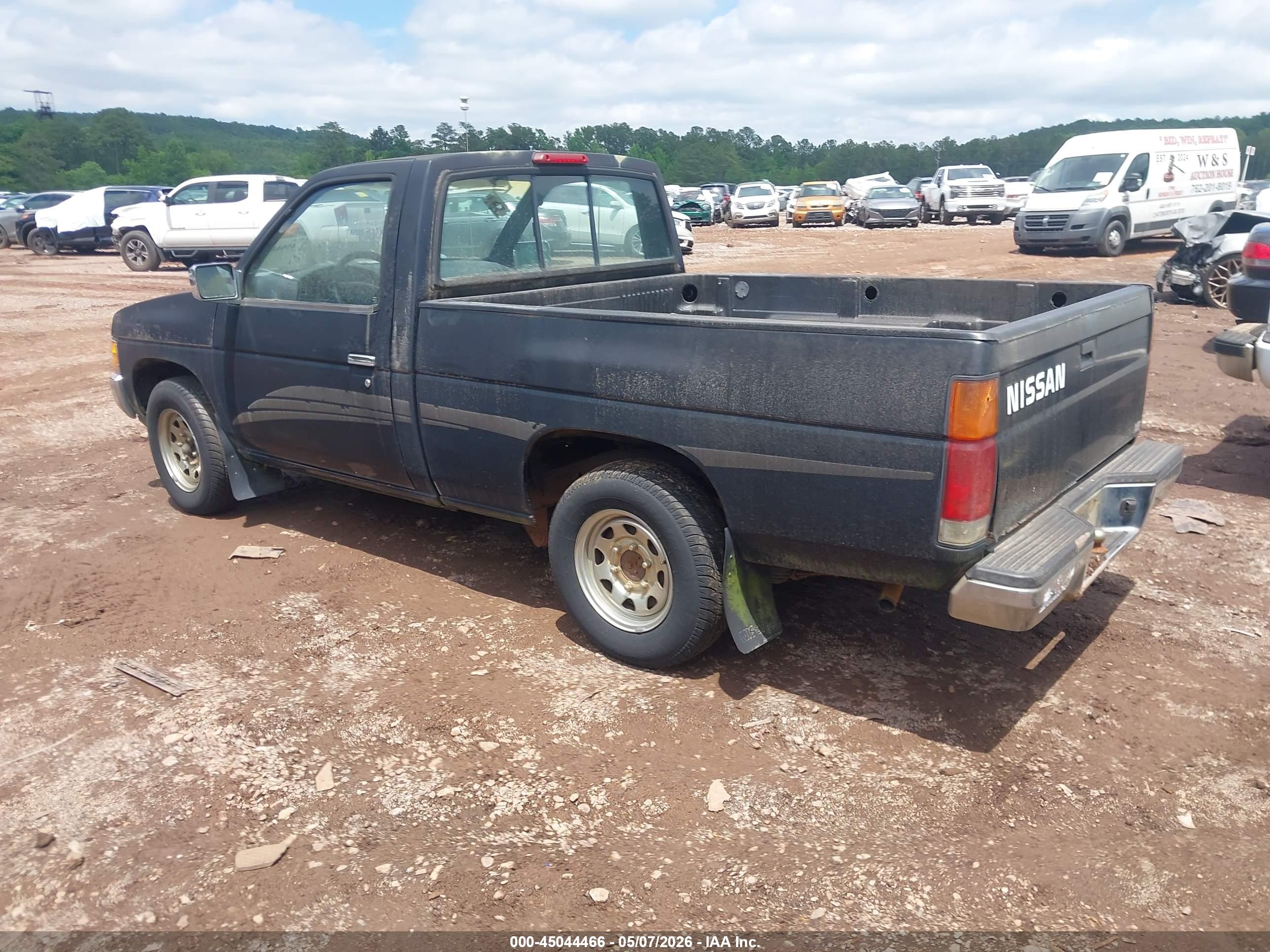 NISSAN TRUCK image 3