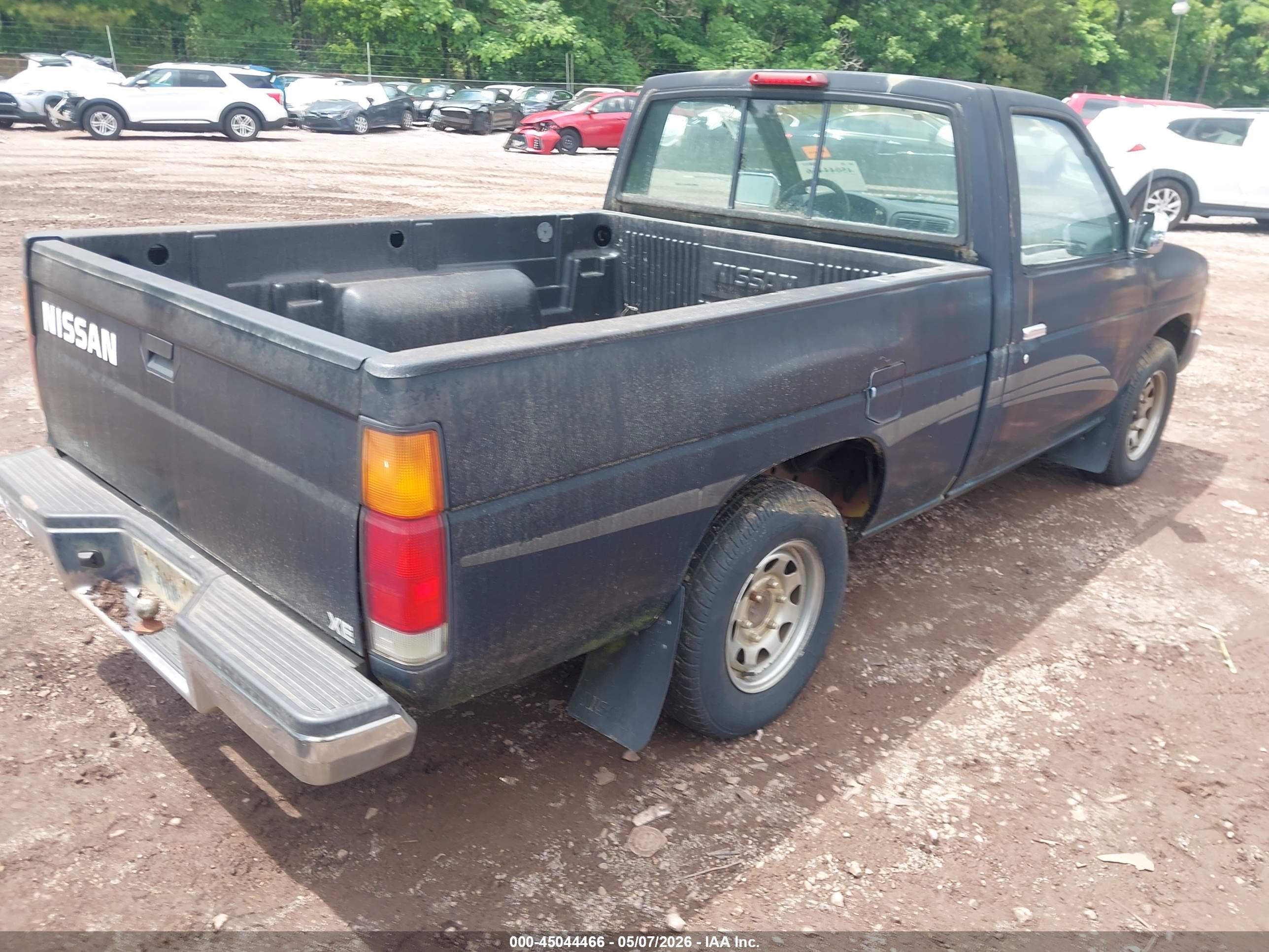 NISSAN TRUCK image 4