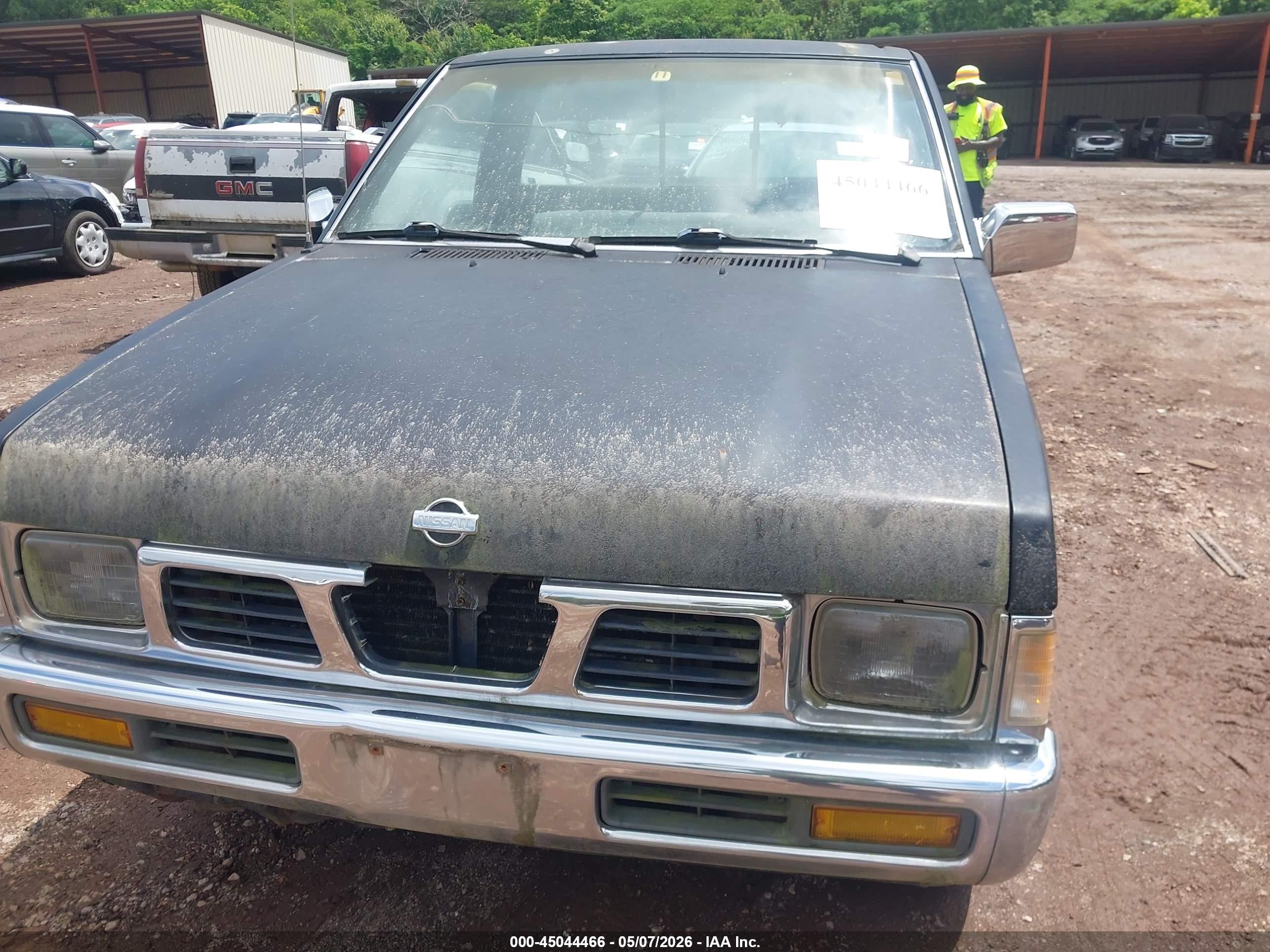 NISSAN TRUCK image 6