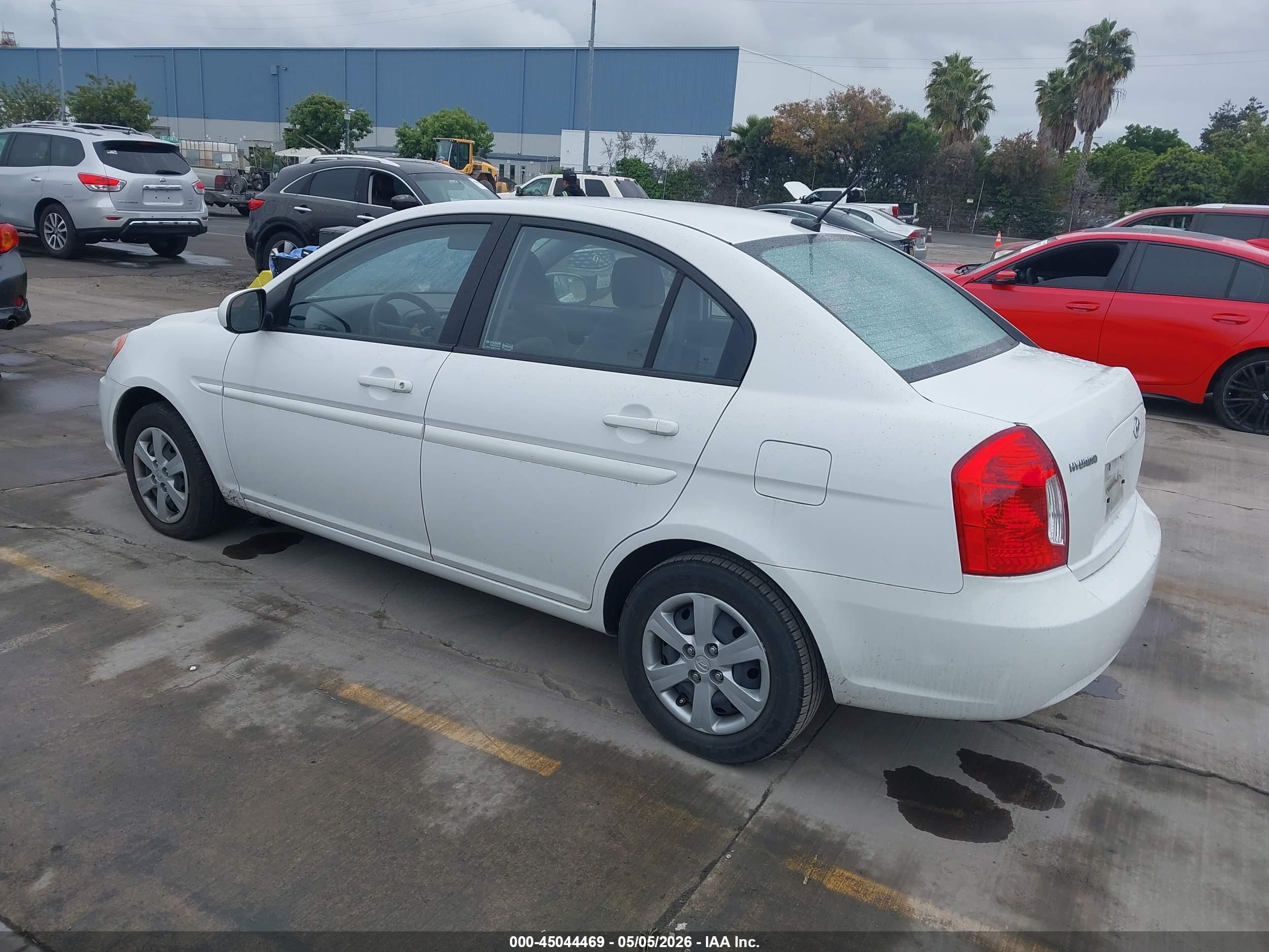 HYUNDAI ACCENT image 3