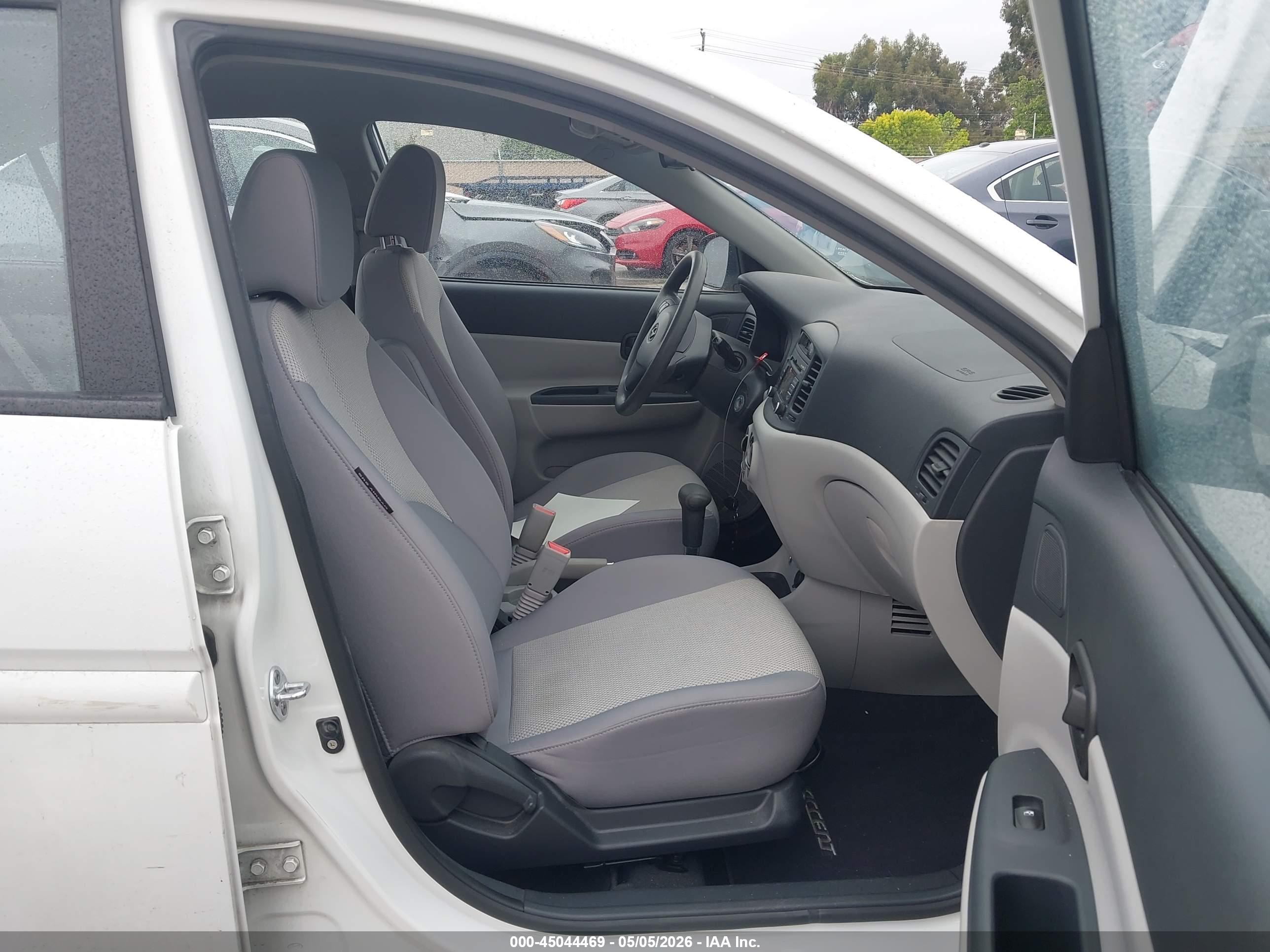 HYUNDAI ACCENT image 5