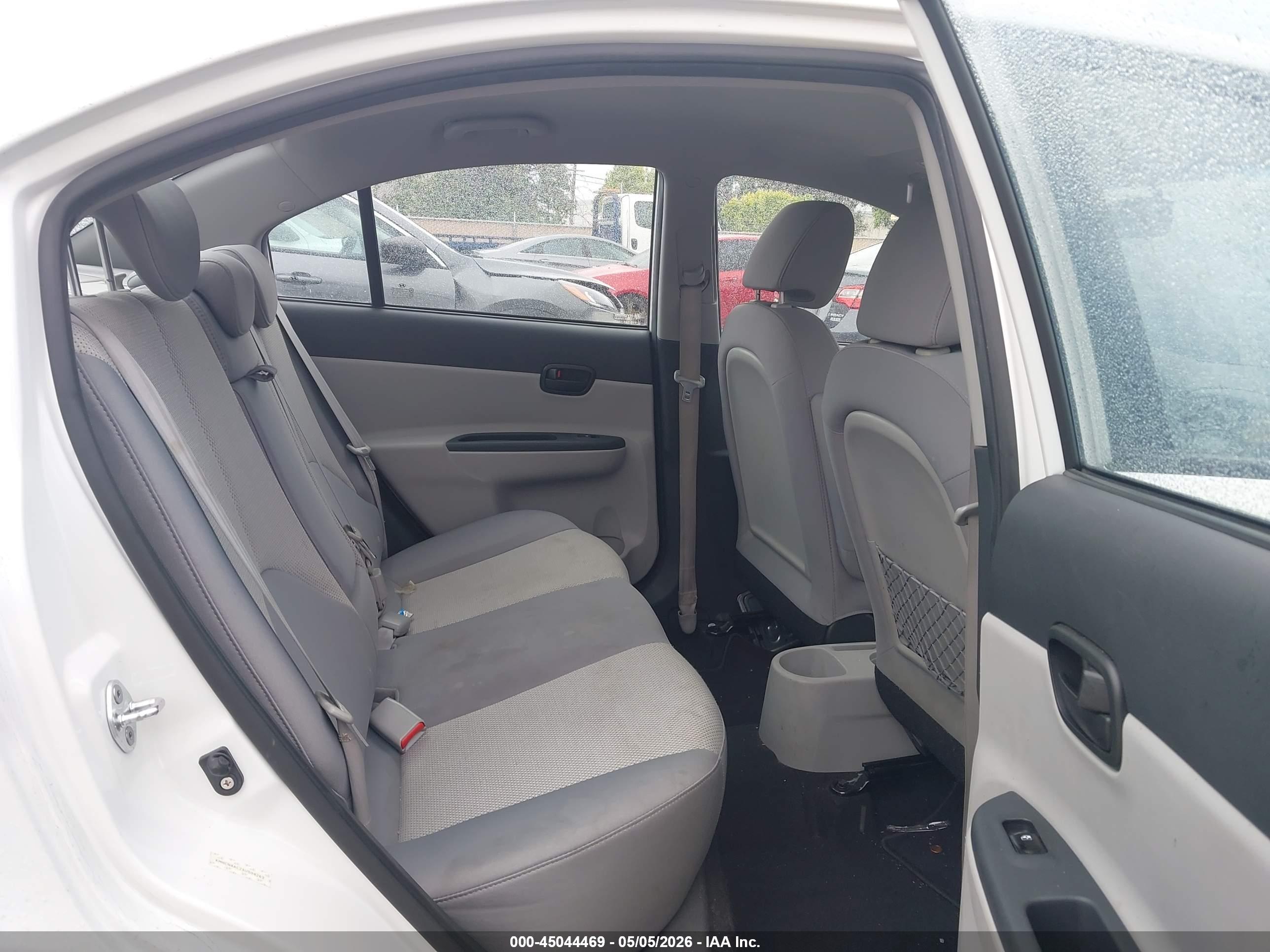 HYUNDAI ACCENT image 8