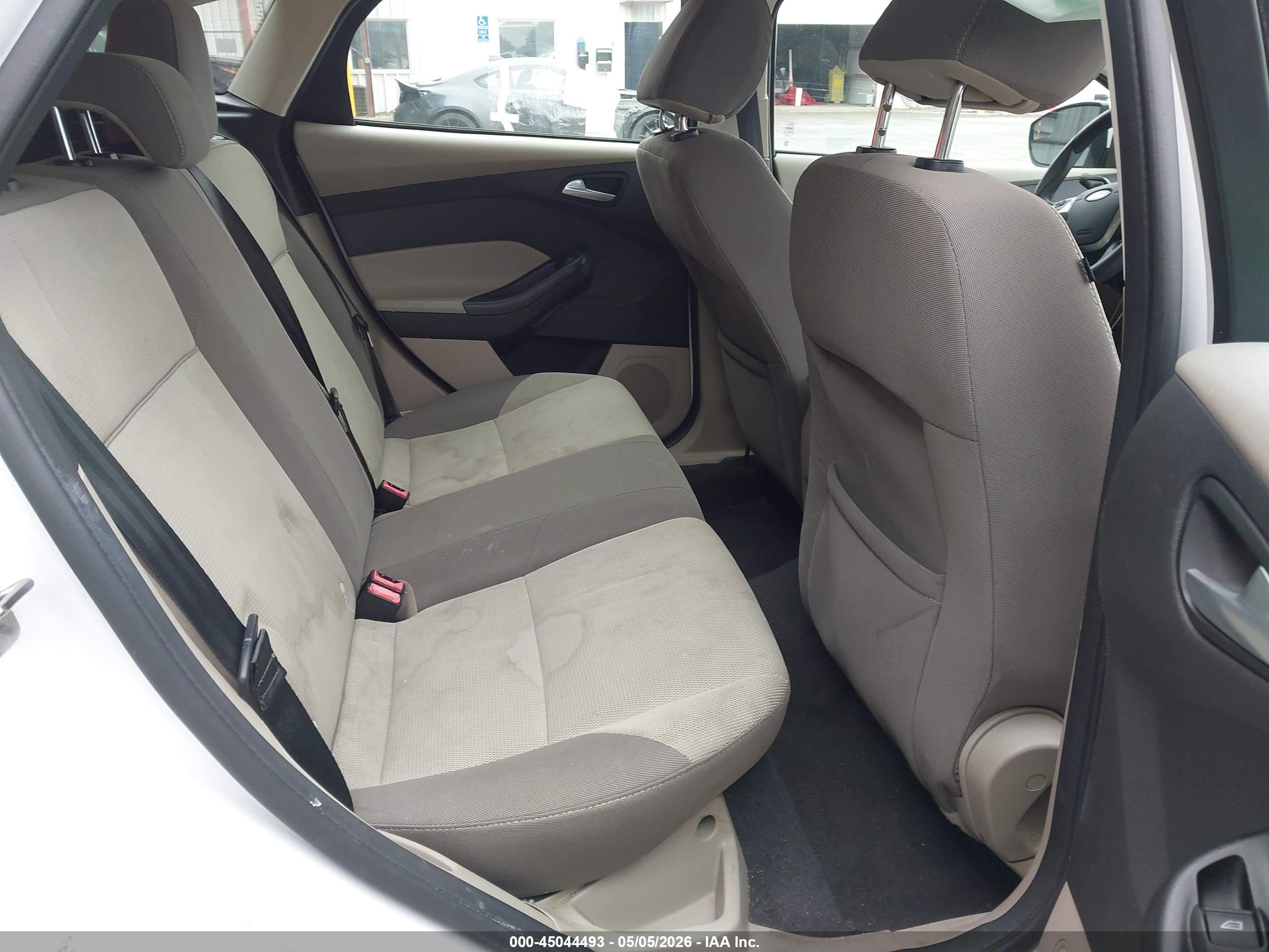 FORD FOCUS image 8