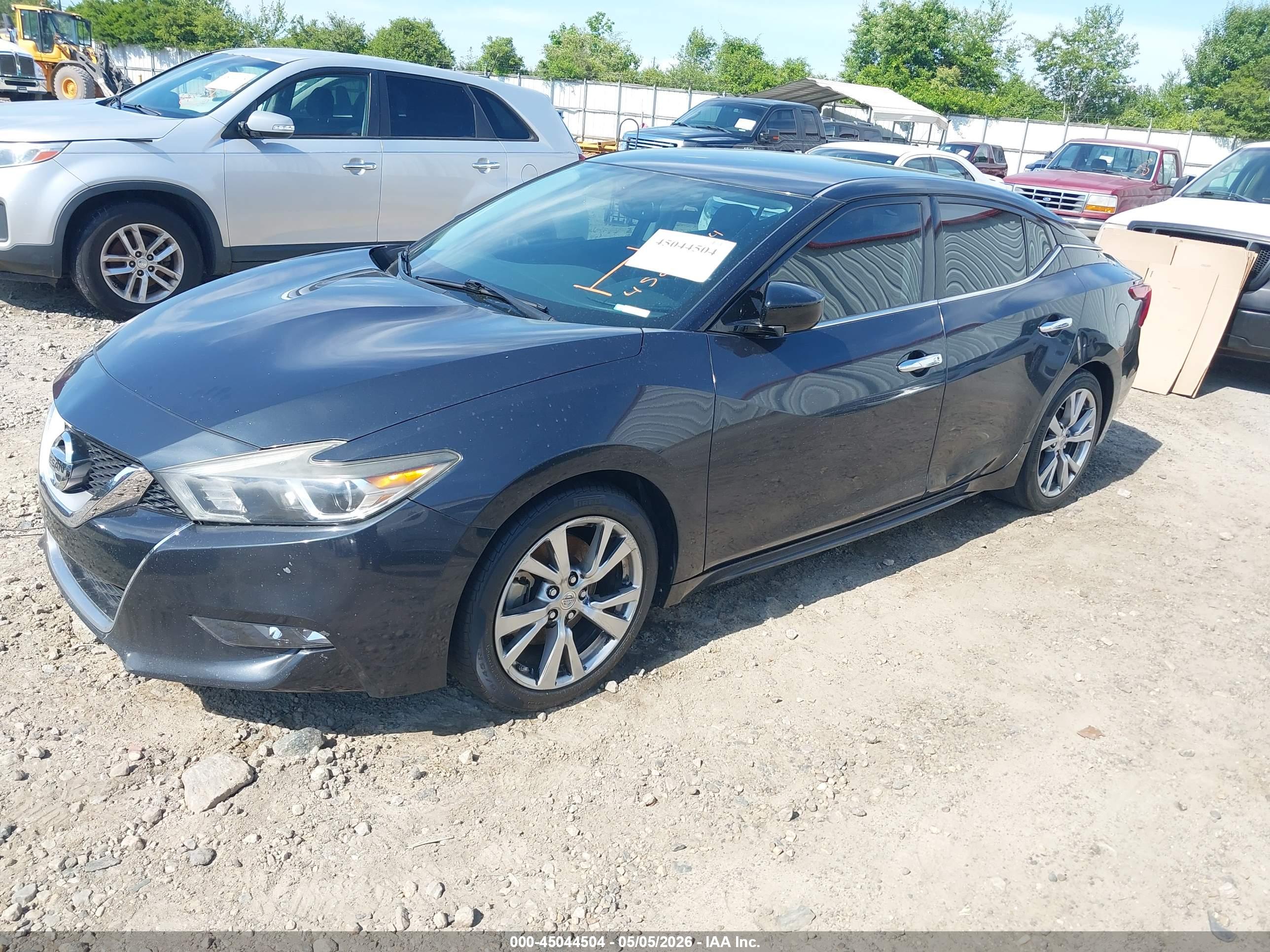 NISSAN MAXIMA image 2