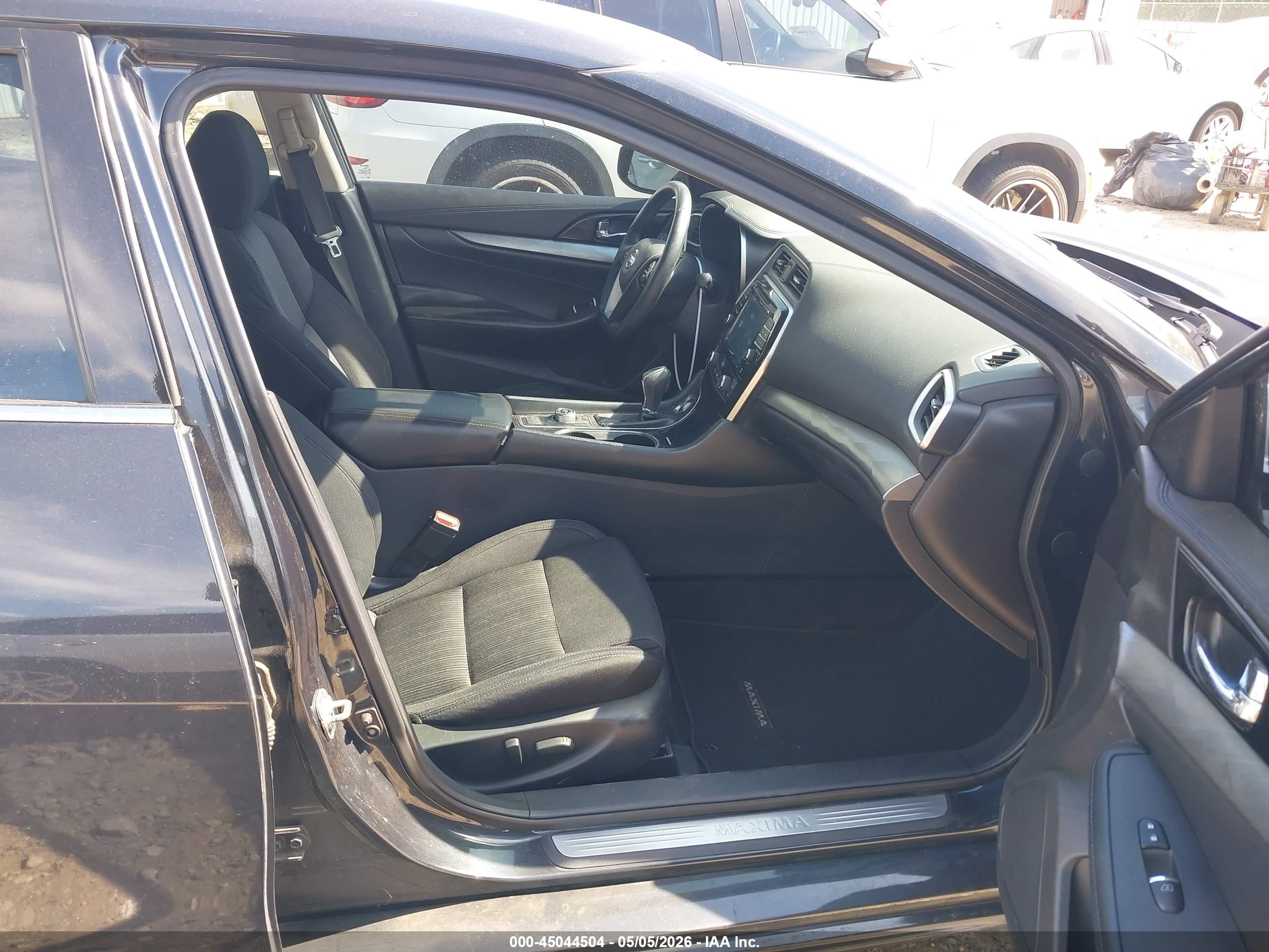 NISSAN MAXIMA image 5