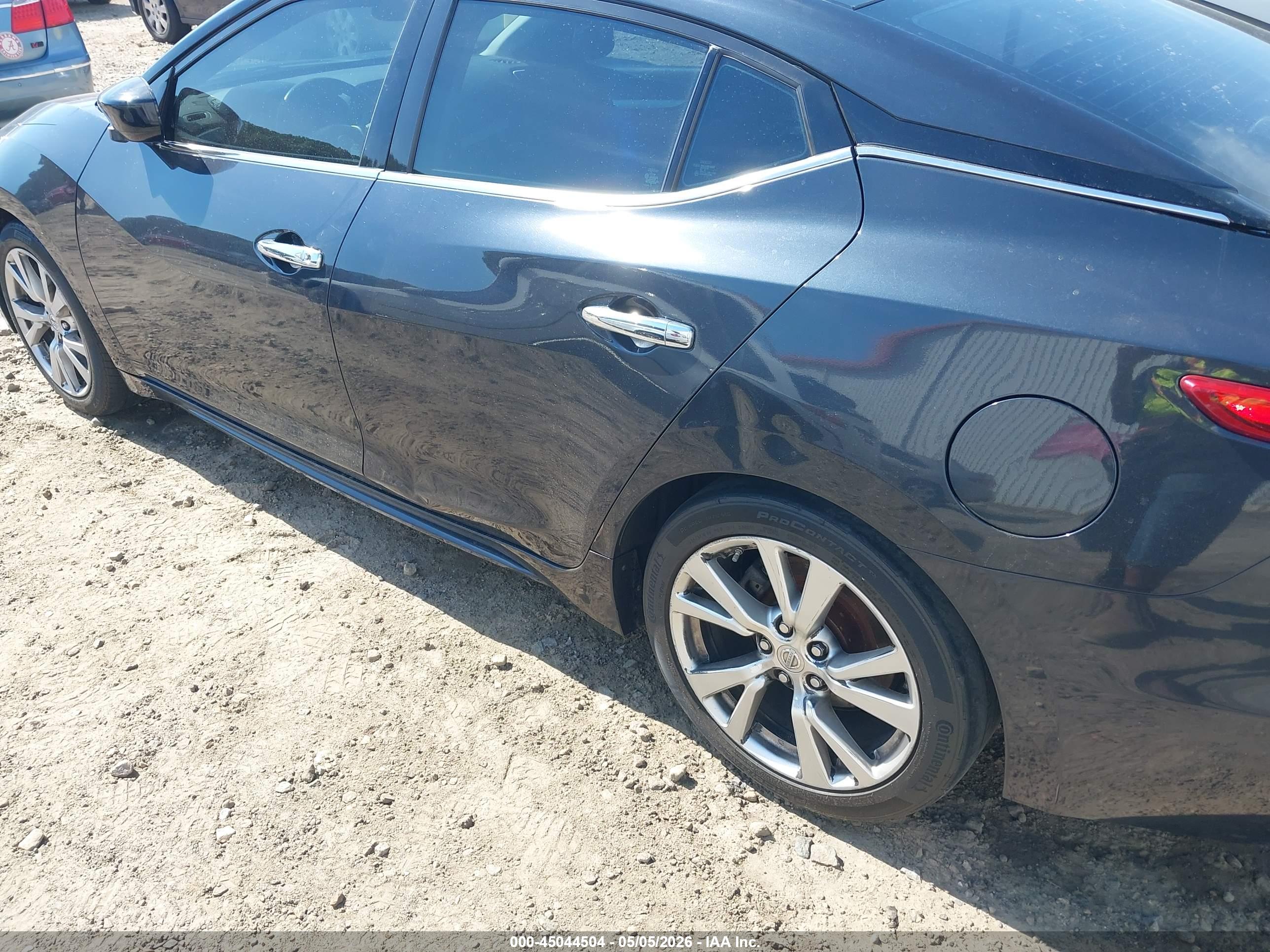 NISSAN MAXIMA image 6