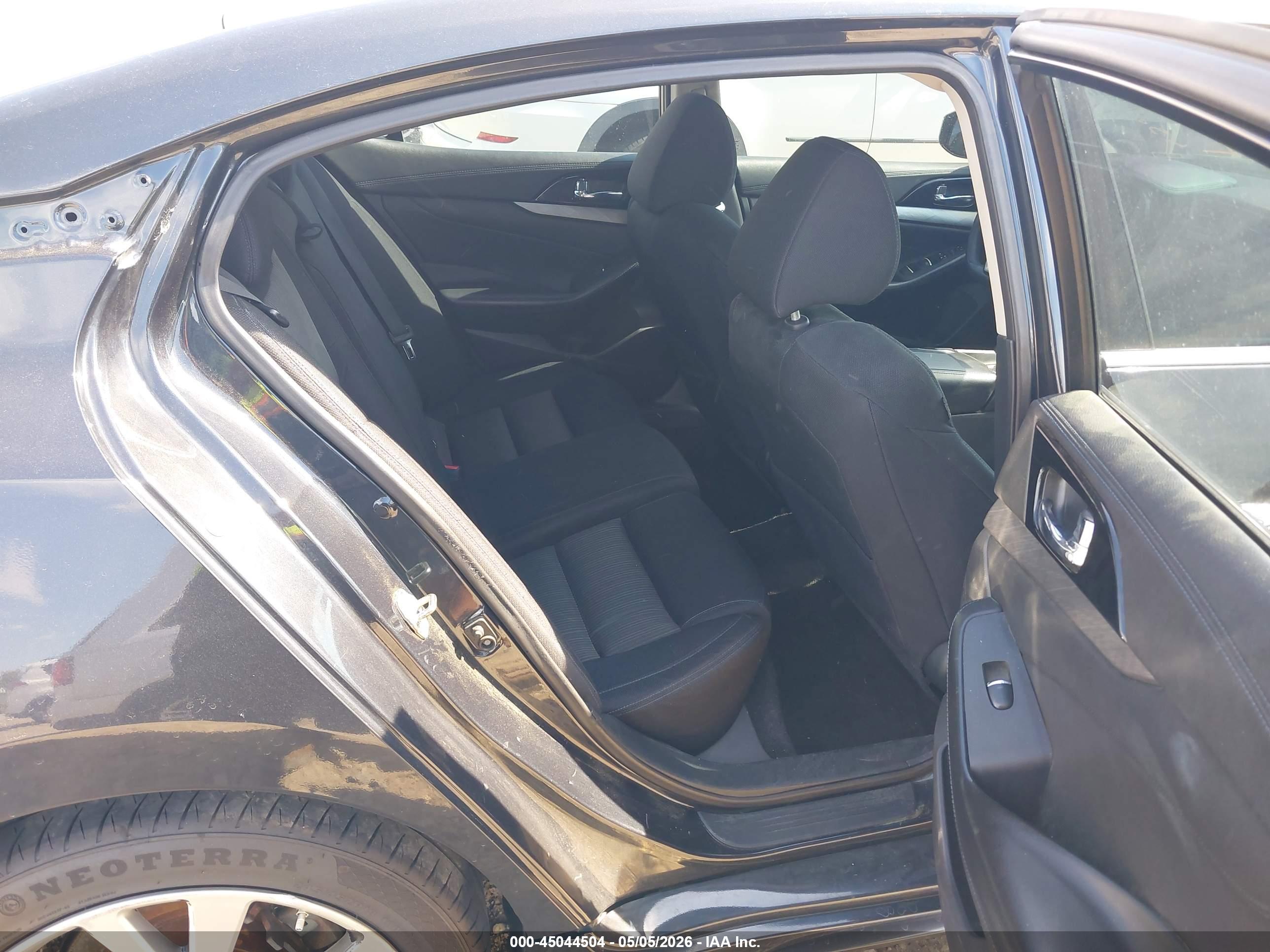 NISSAN MAXIMA image 8