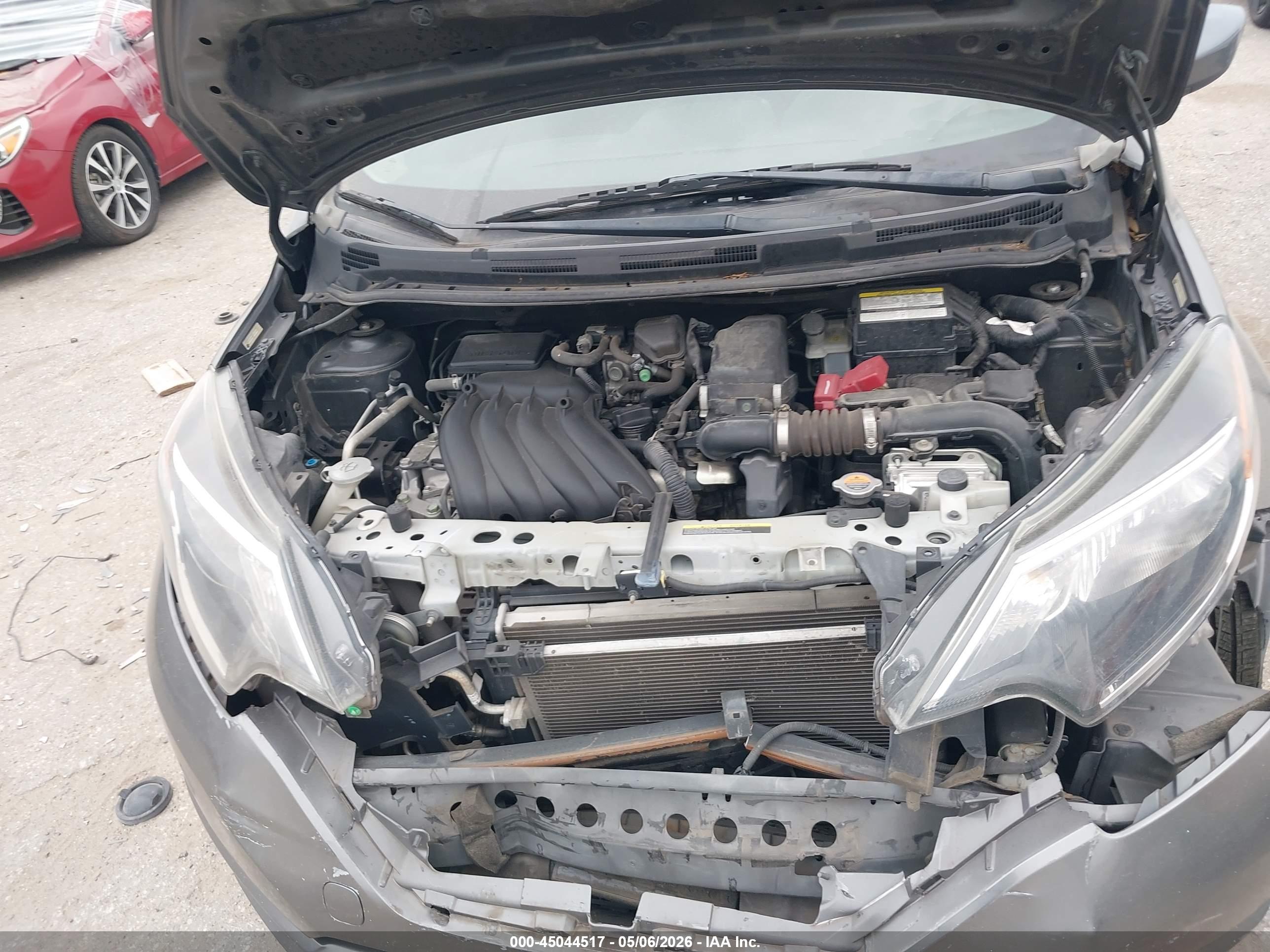 NISSAN VERSA image 10