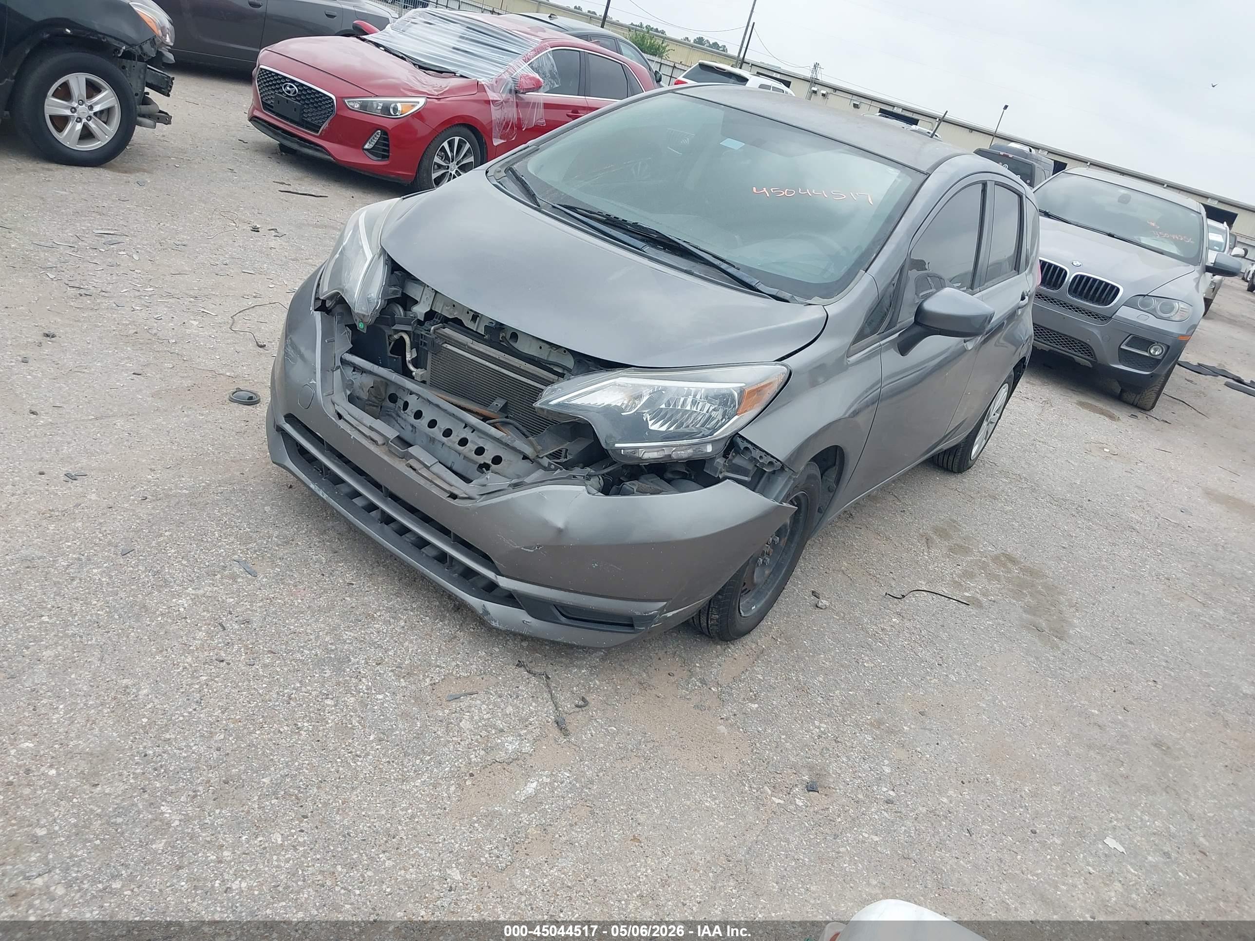 NISSAN VERSA image 2
