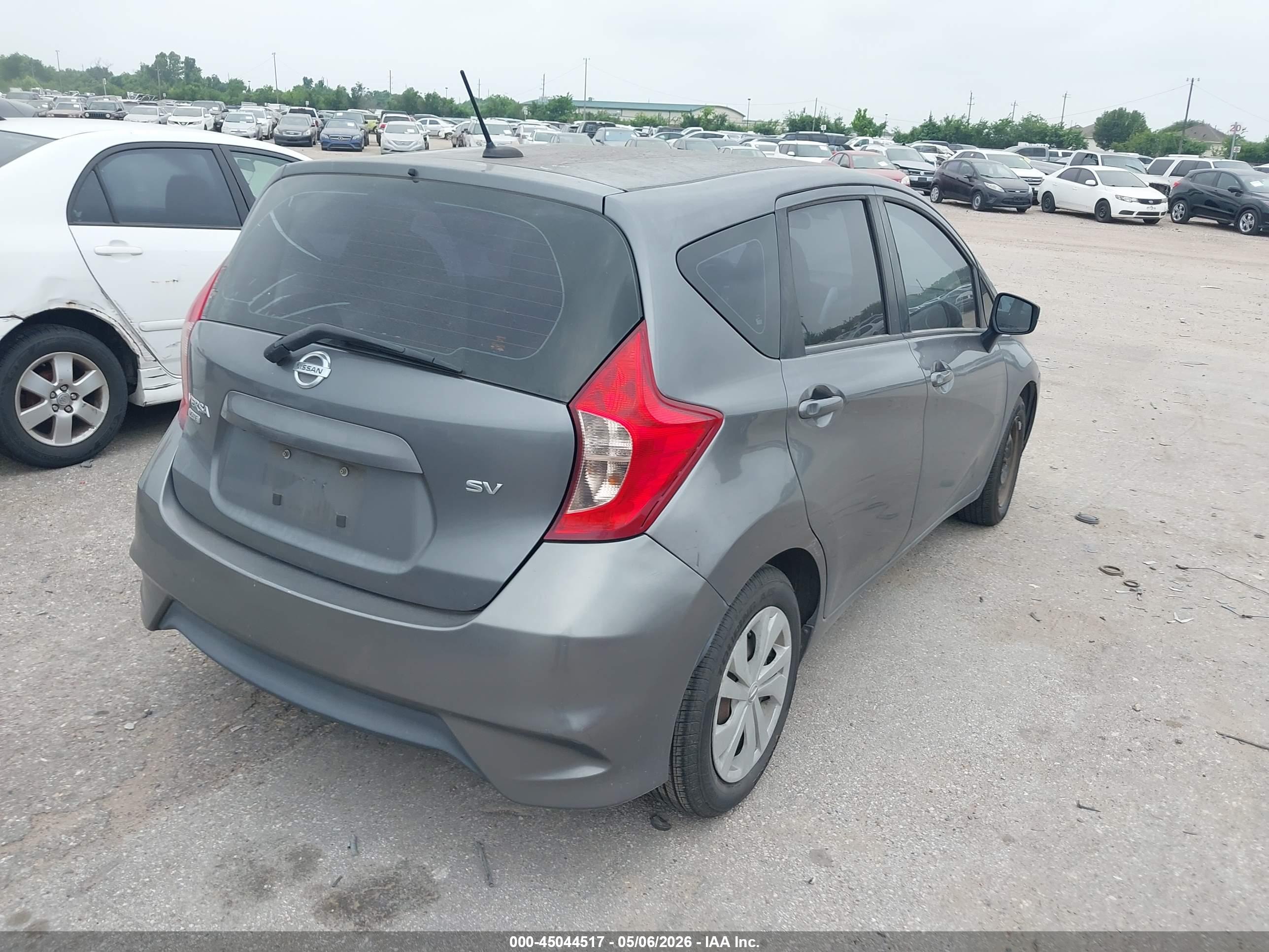 NISSAN VERSA image 4