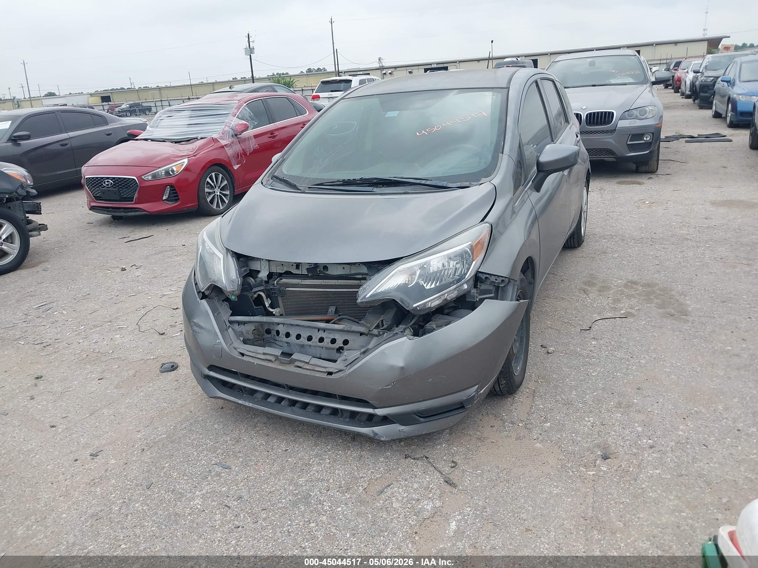 NISSAN VERSA image 6