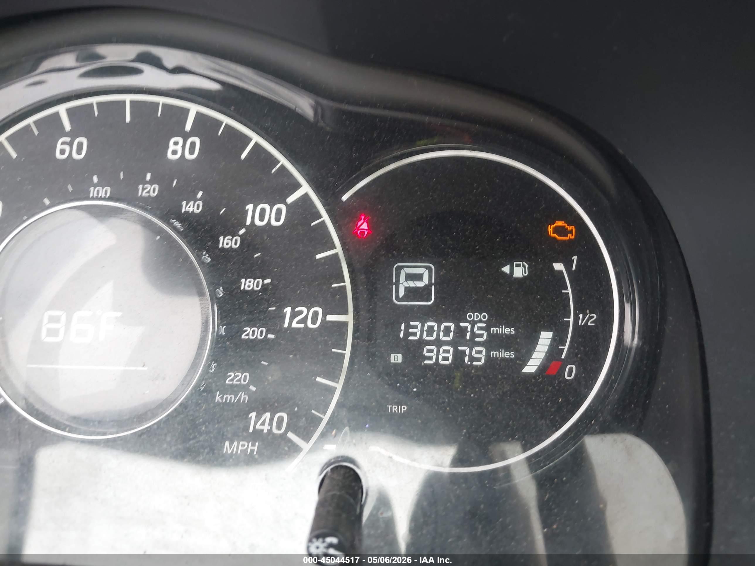 NISSAN VERSA image 7