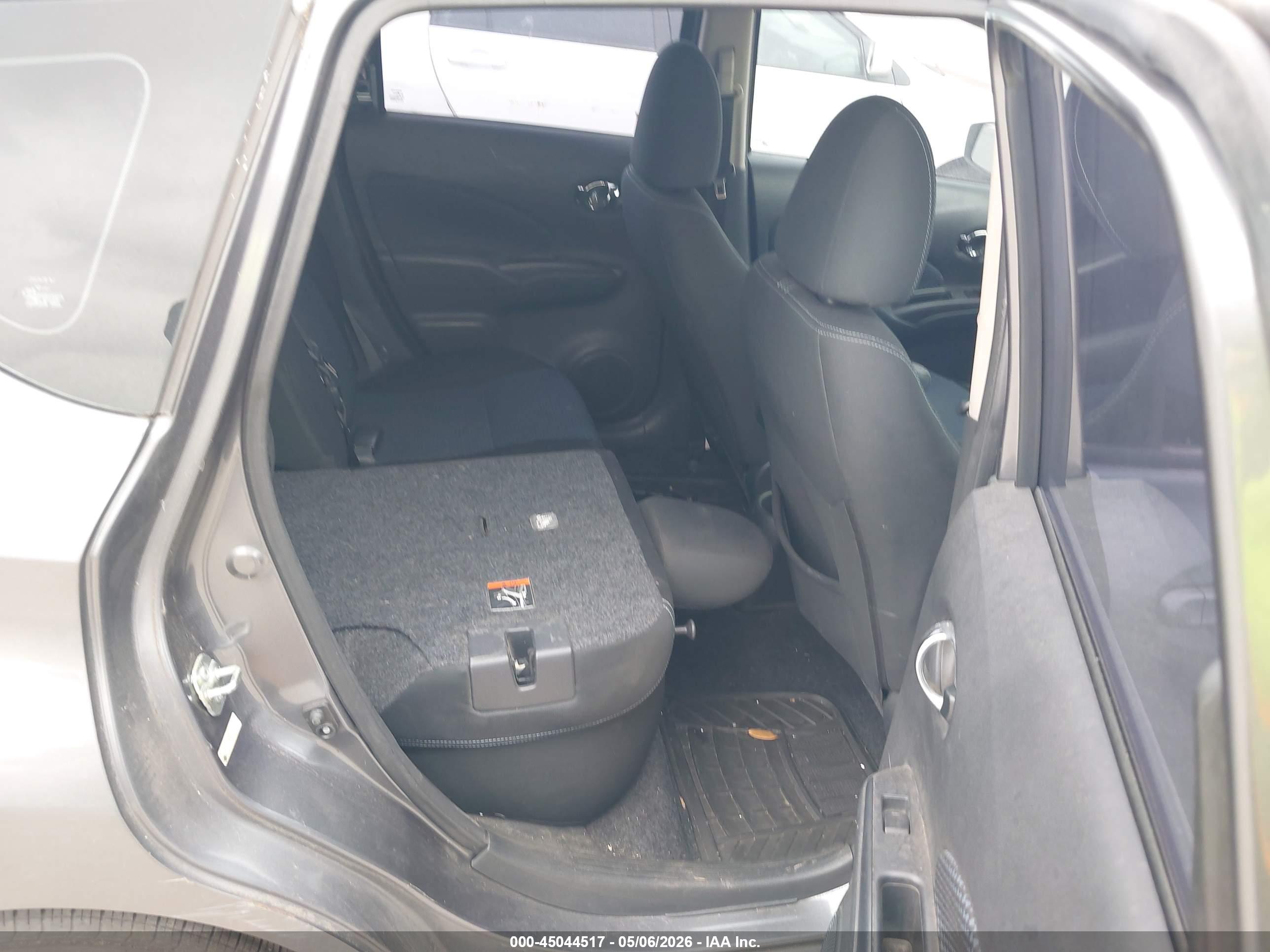 NISSAN VERSA image 8