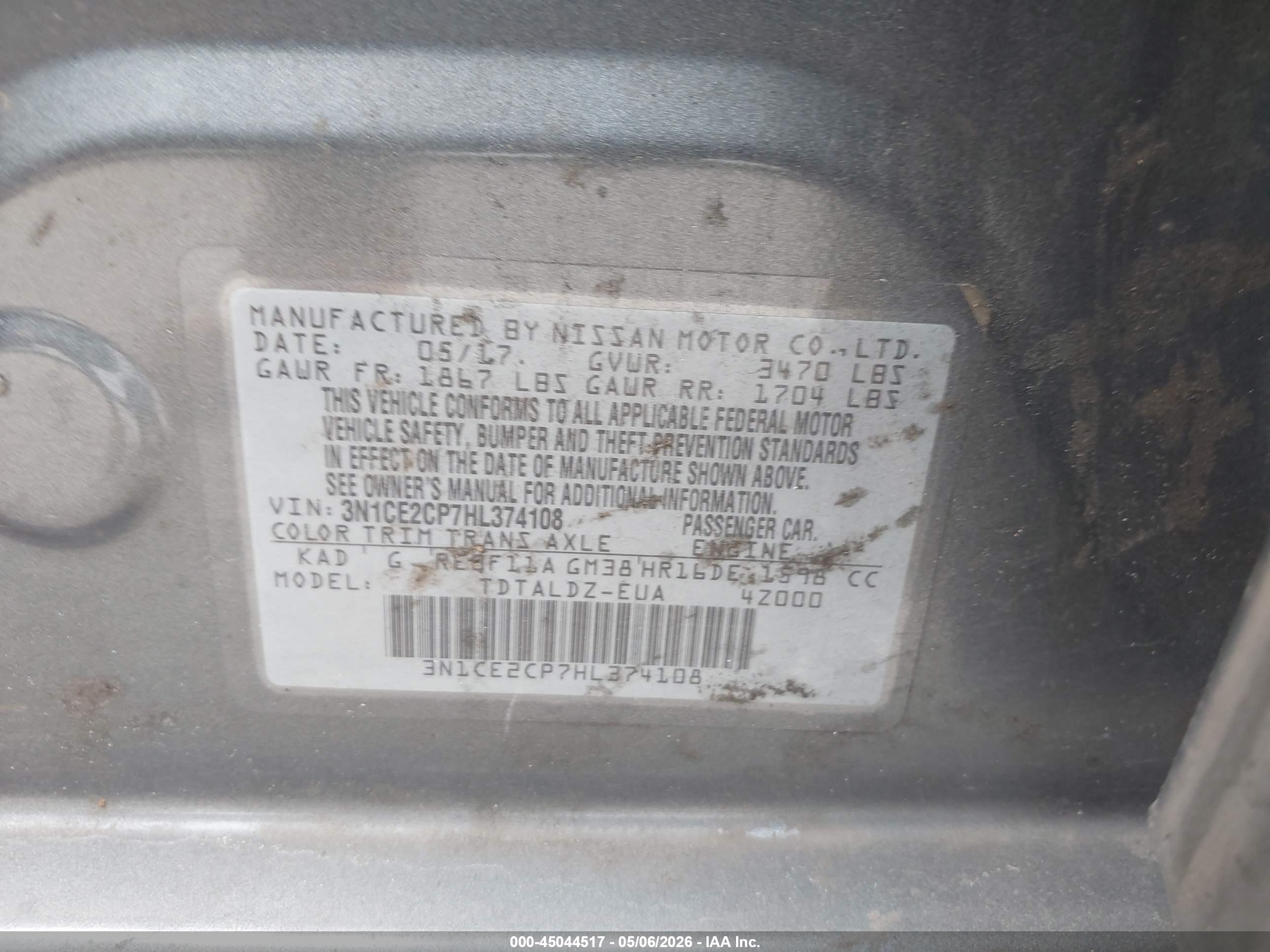 NISSAN VERSA image 9