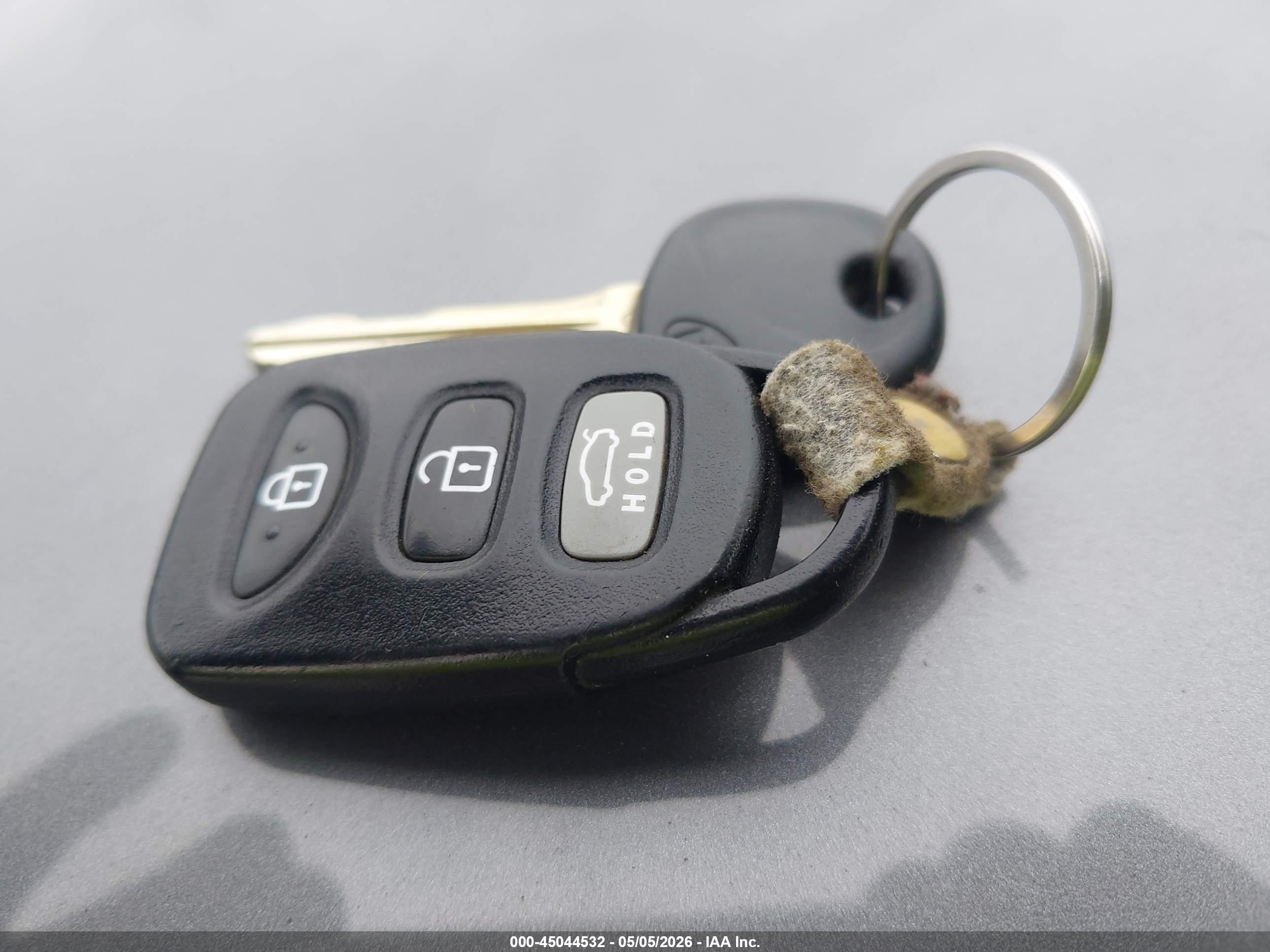 HYUNDAI ELANTRA image 11