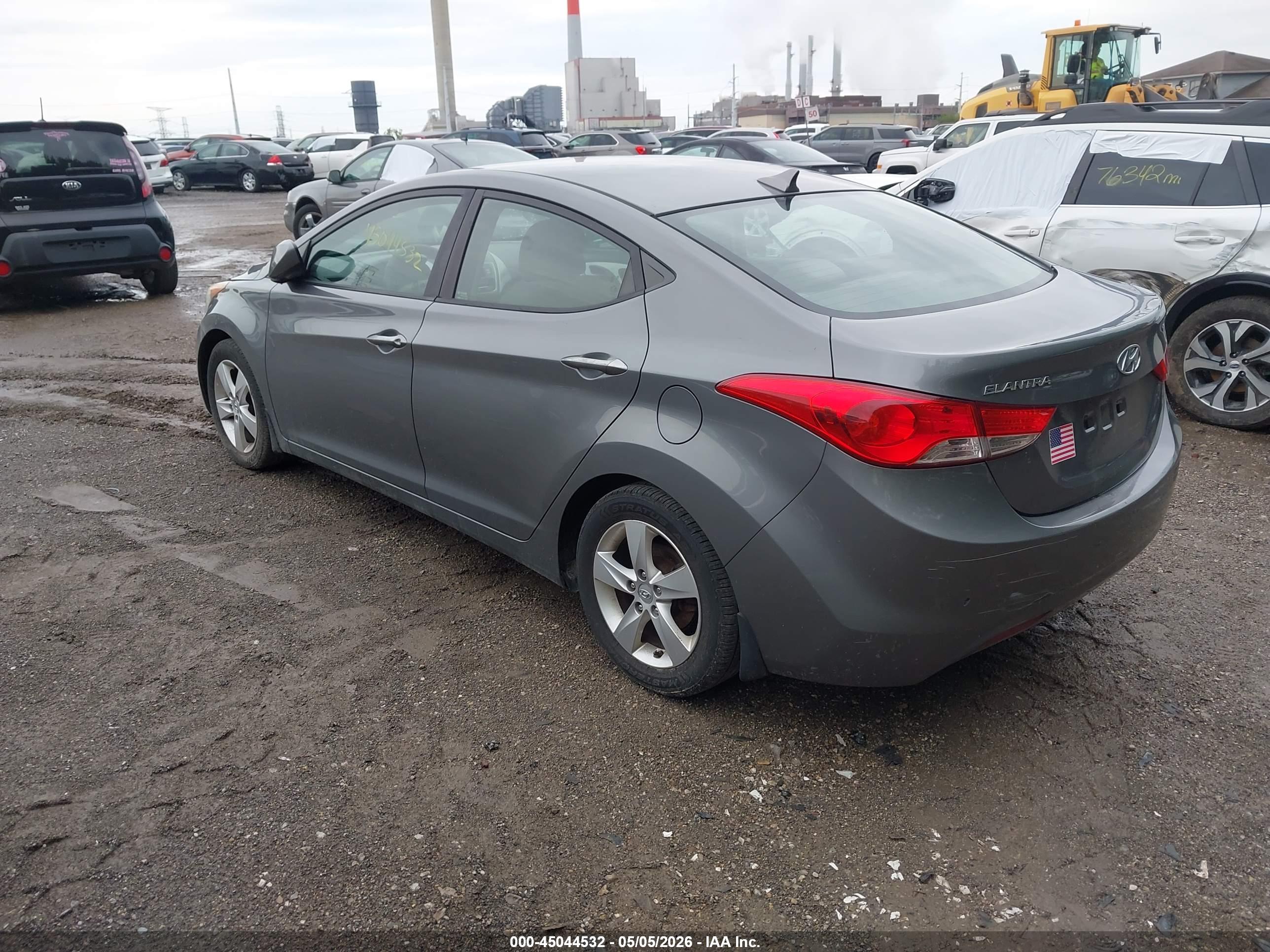 HYUNDAI ELANTRA image 3
