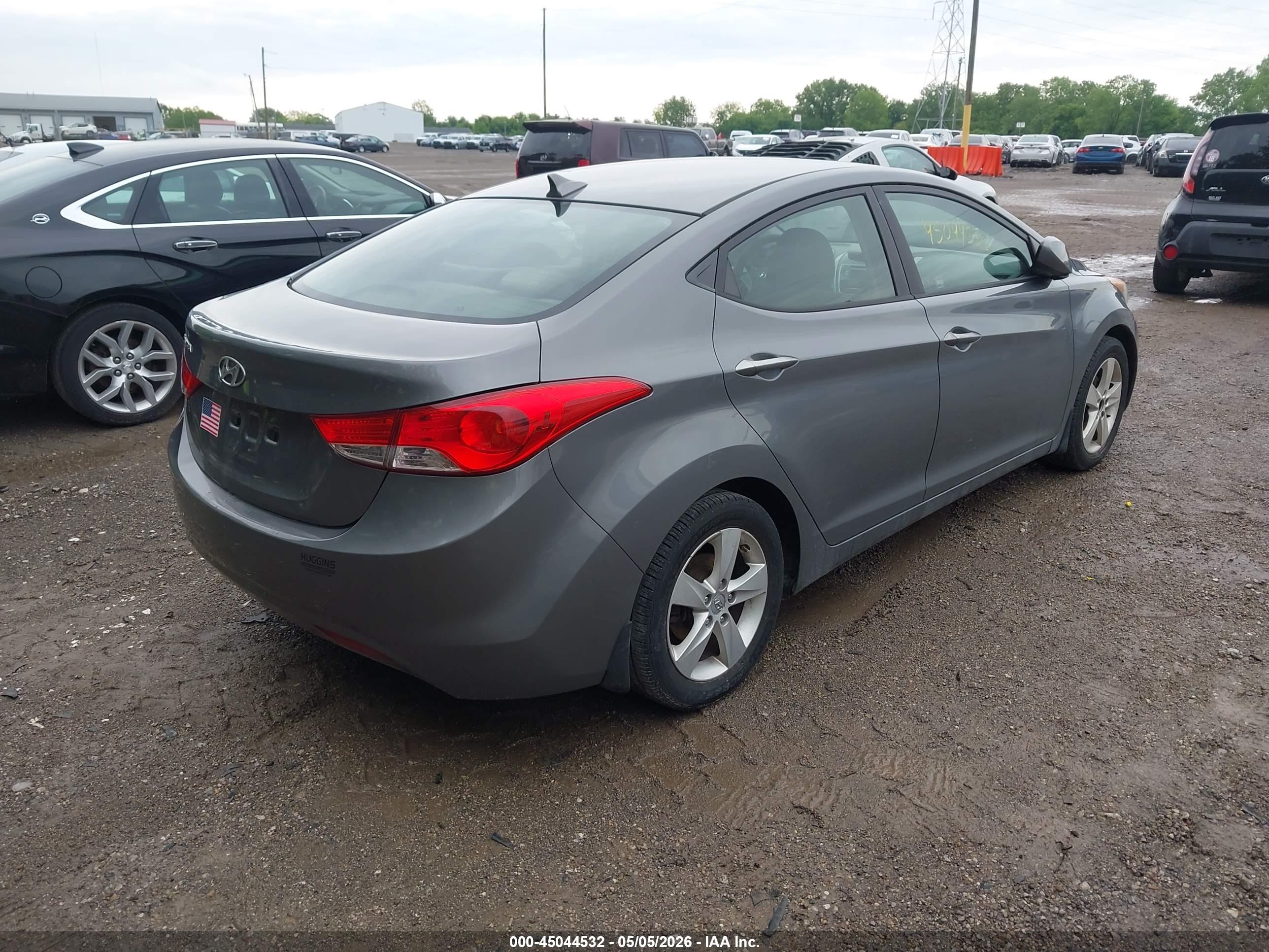 HYUNDAI ELANTRA image 4