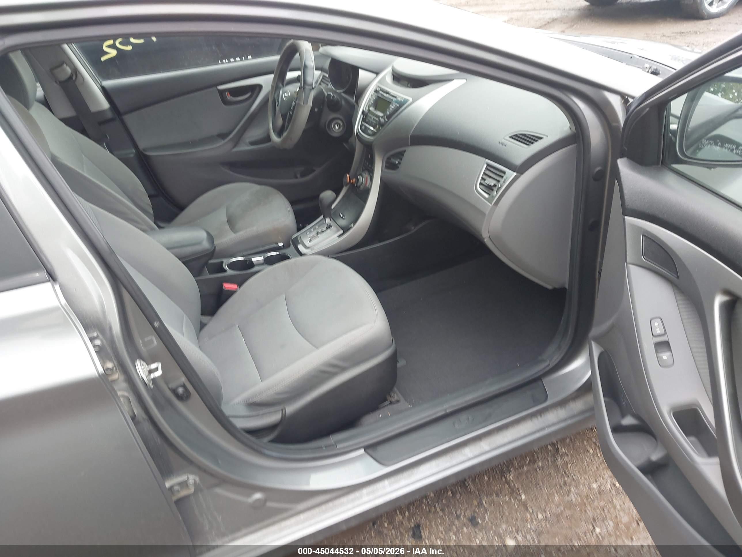 HYUNDAI ELANTRA image 5