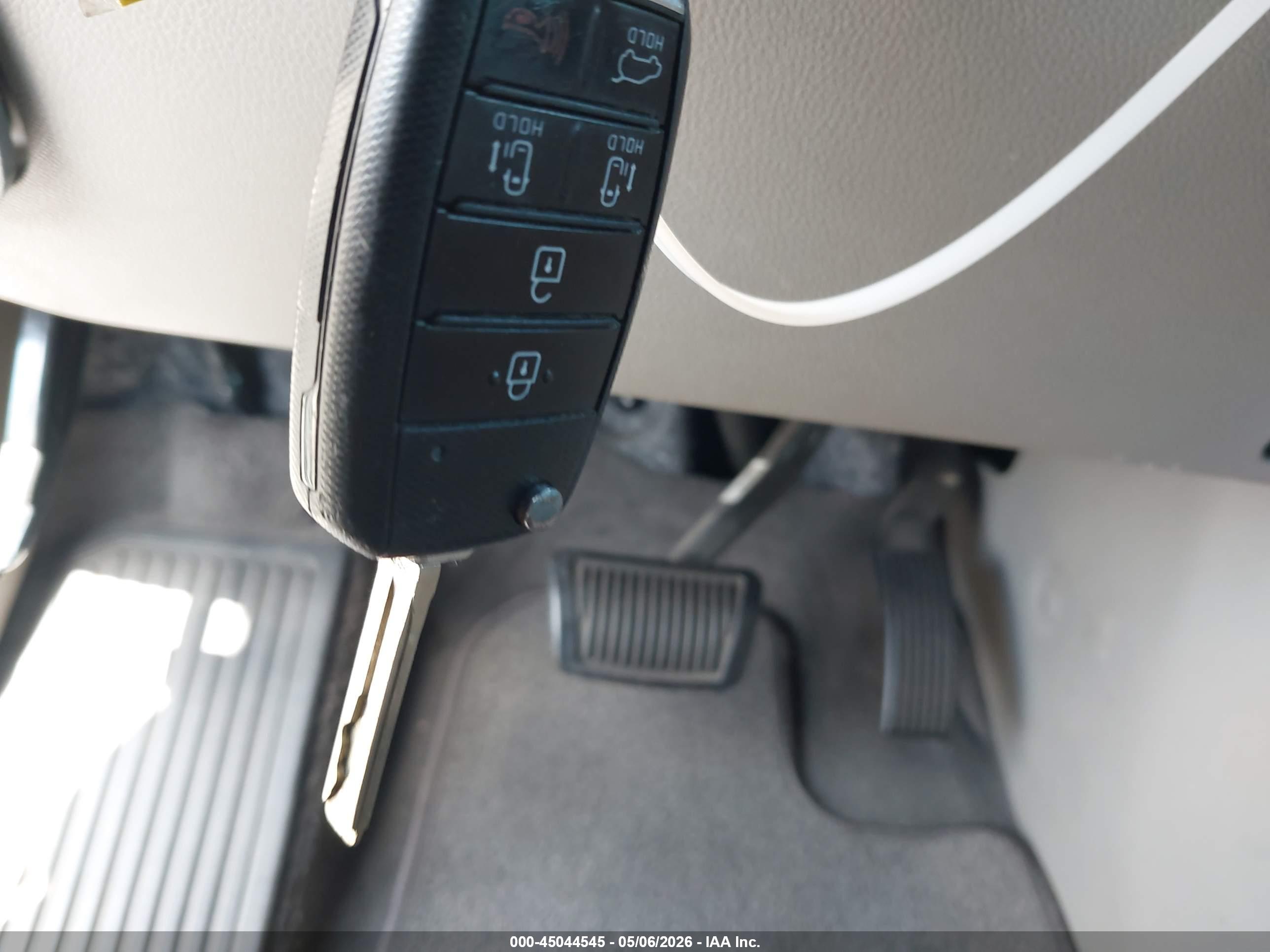 KIA SEDONA image 11