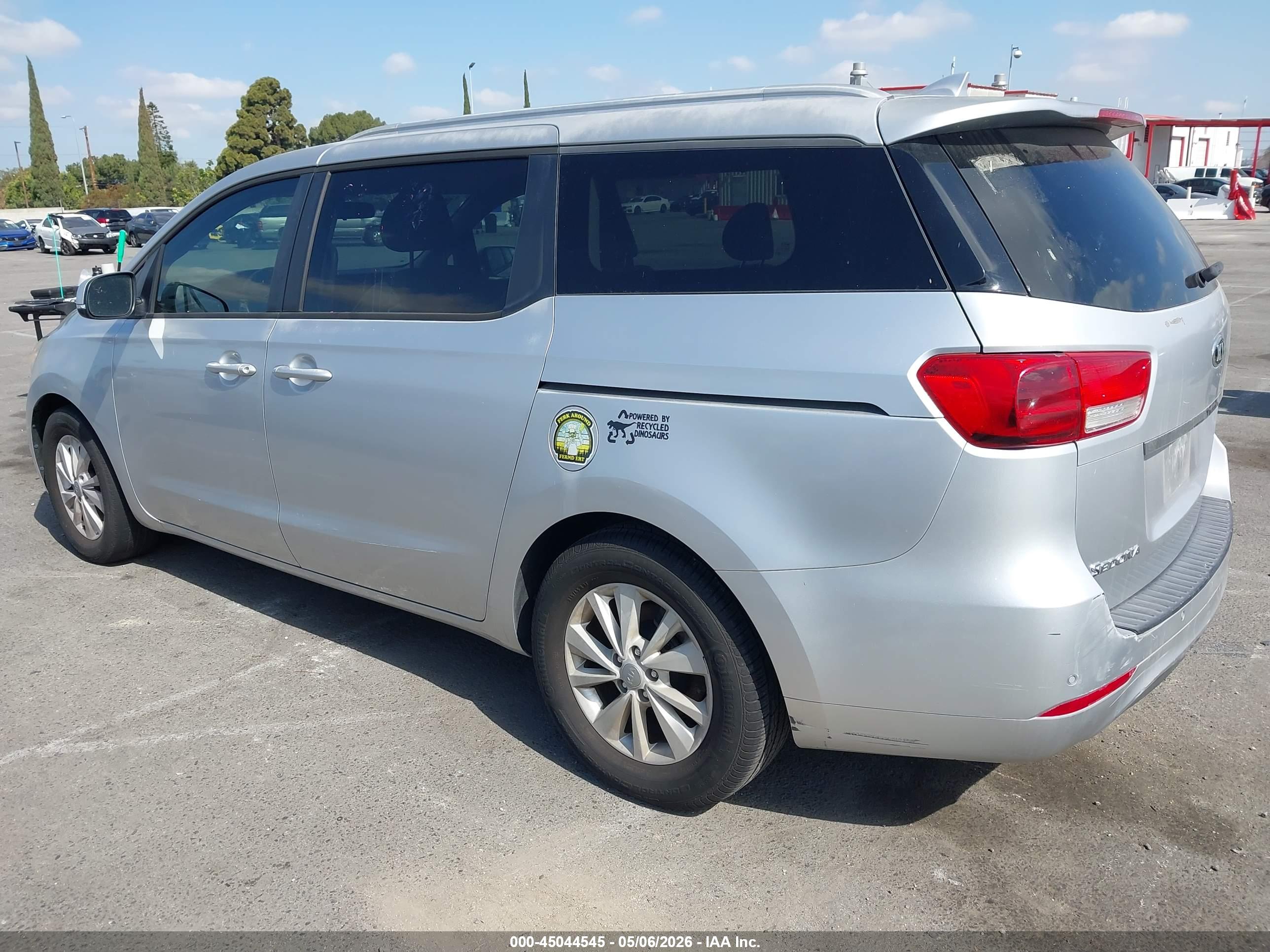 KIA SEDONA image 3