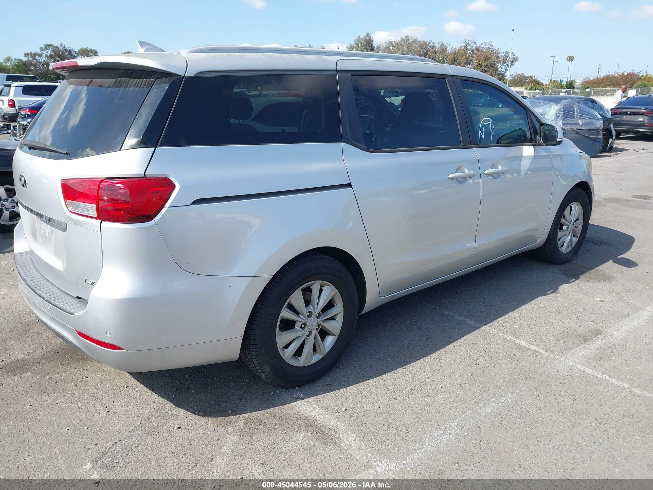 KIA SEDONA image 4
