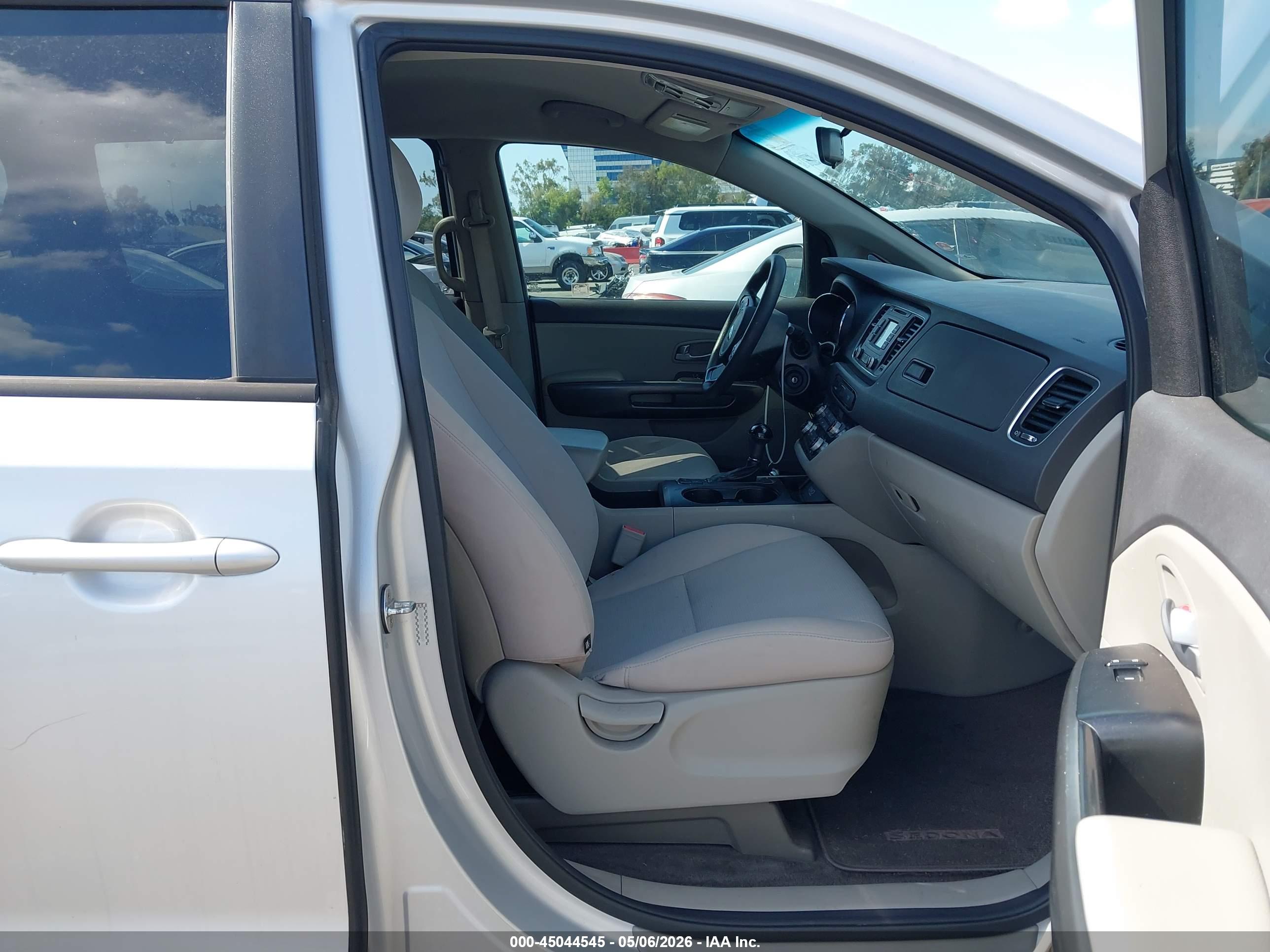 KIA SEDONA image 5