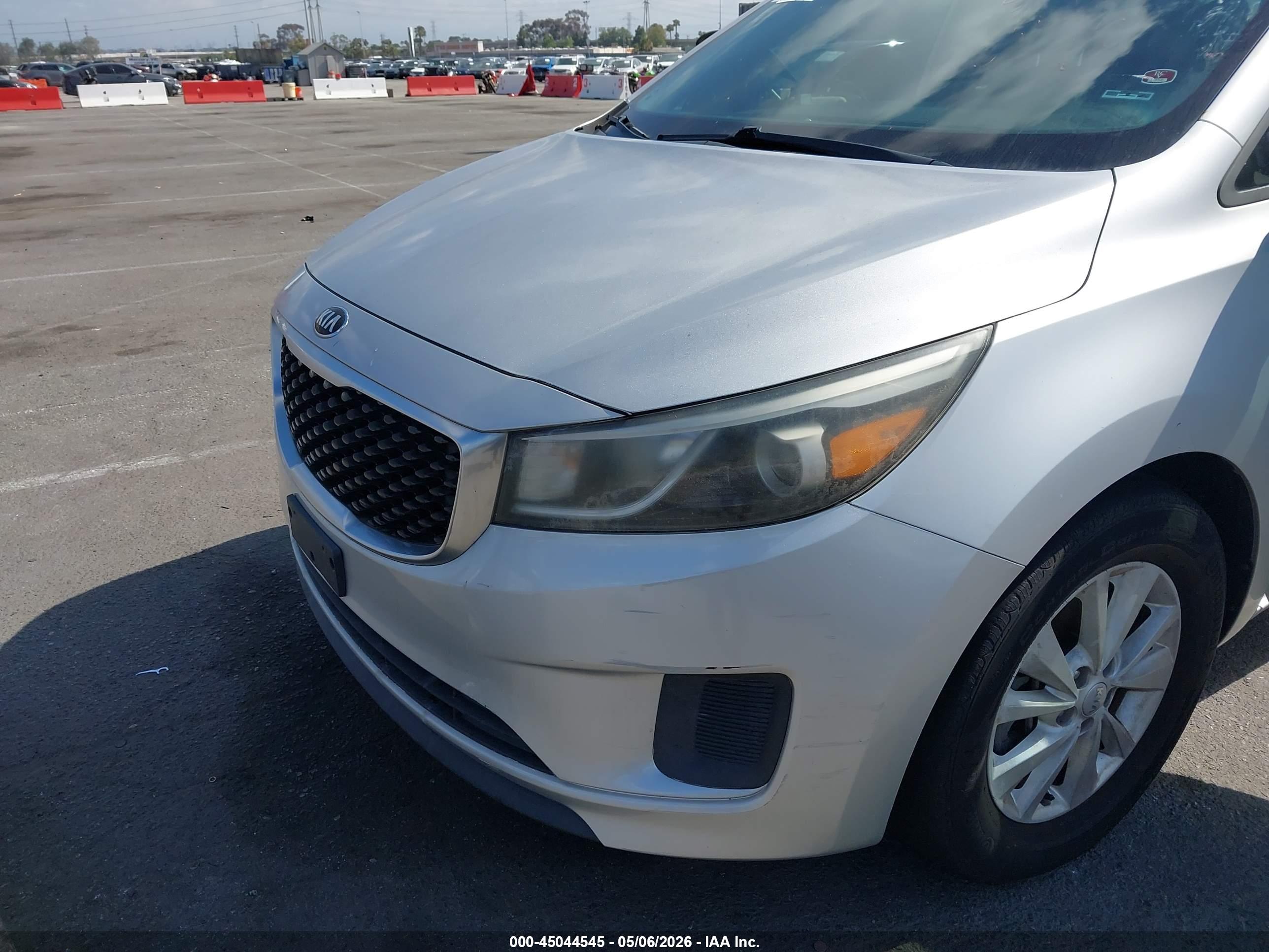 KIA SEDONA image 6