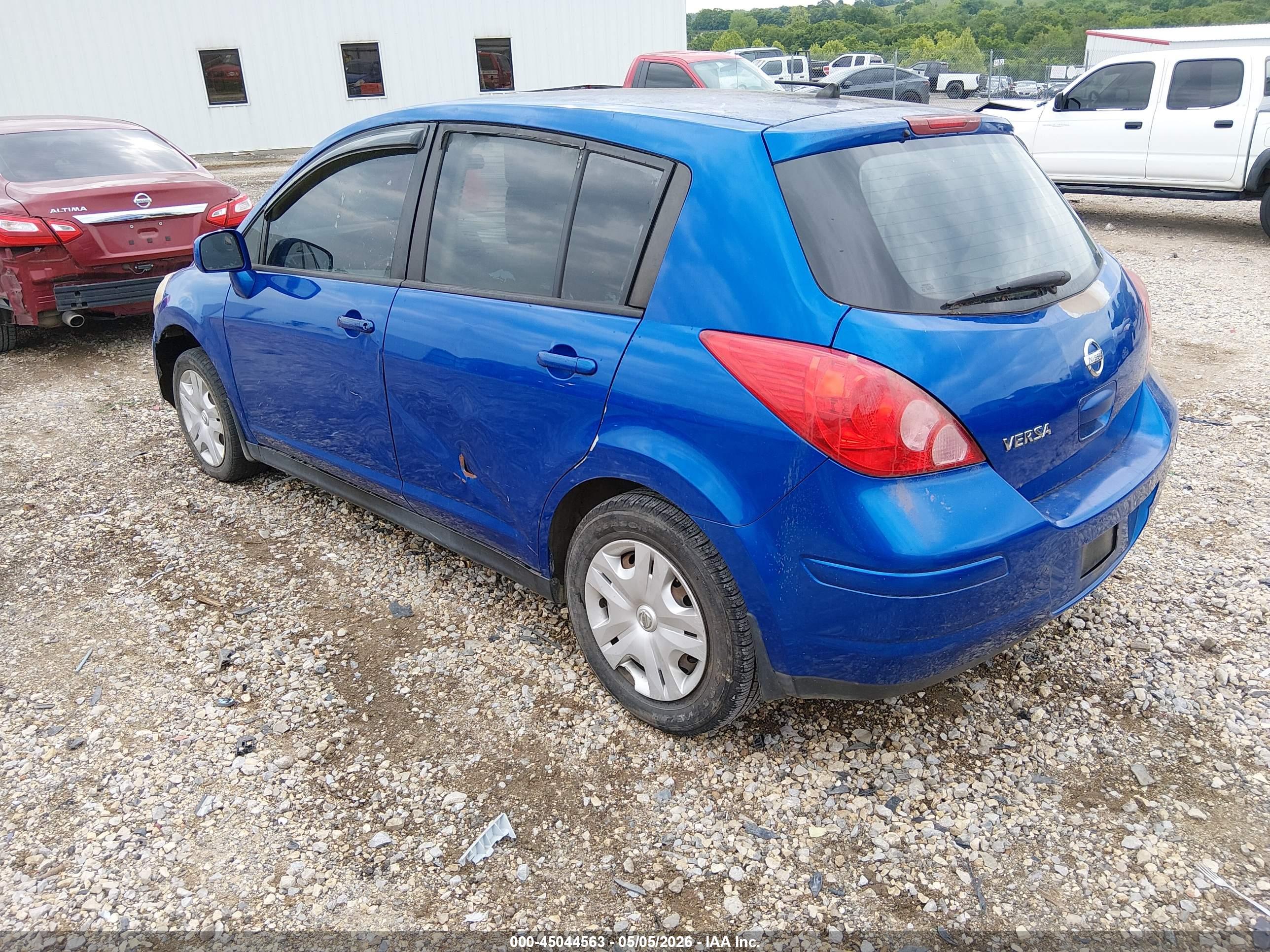 NISSAN VERSA image 3