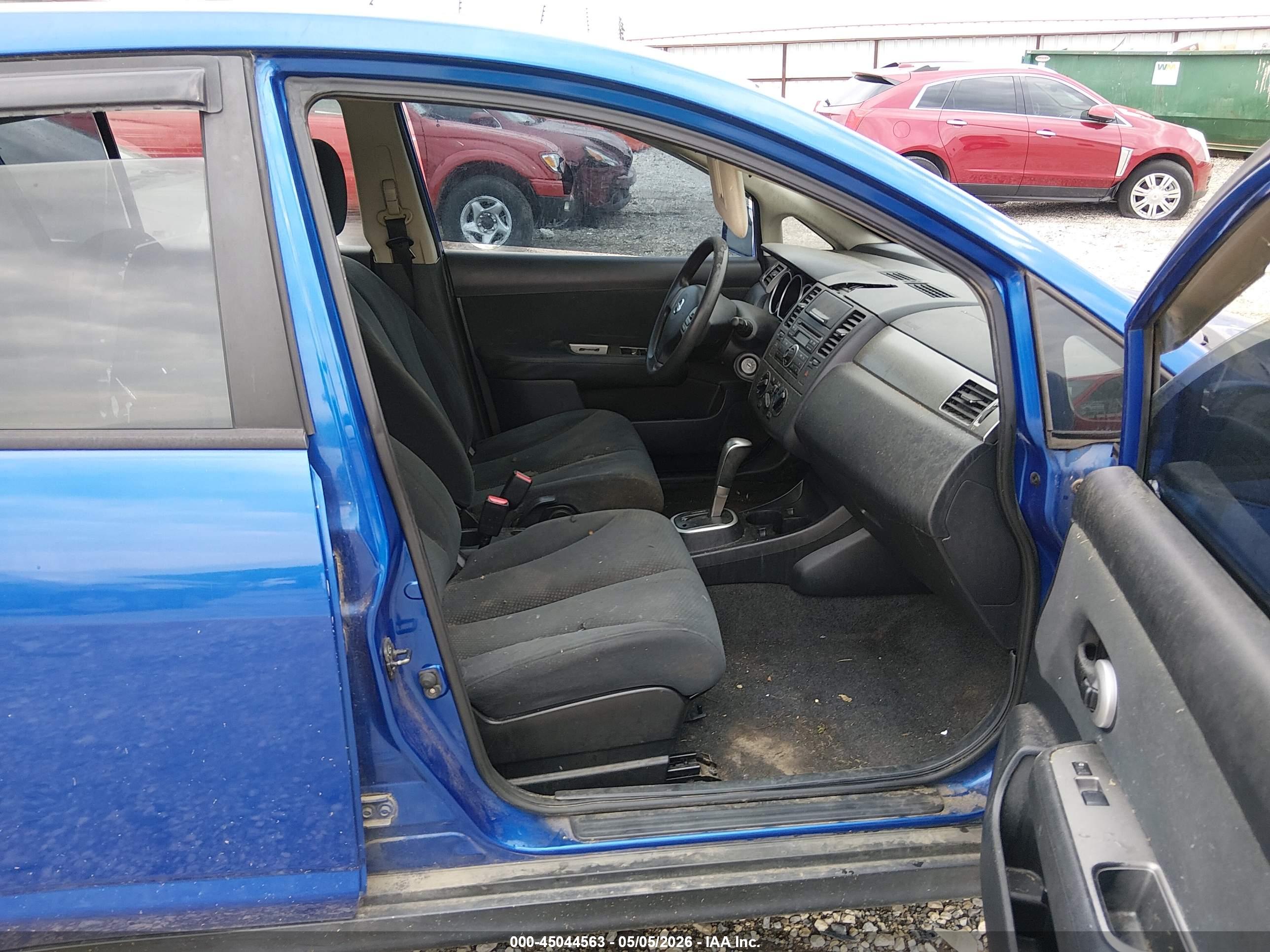 NISSAN VERSA image 5