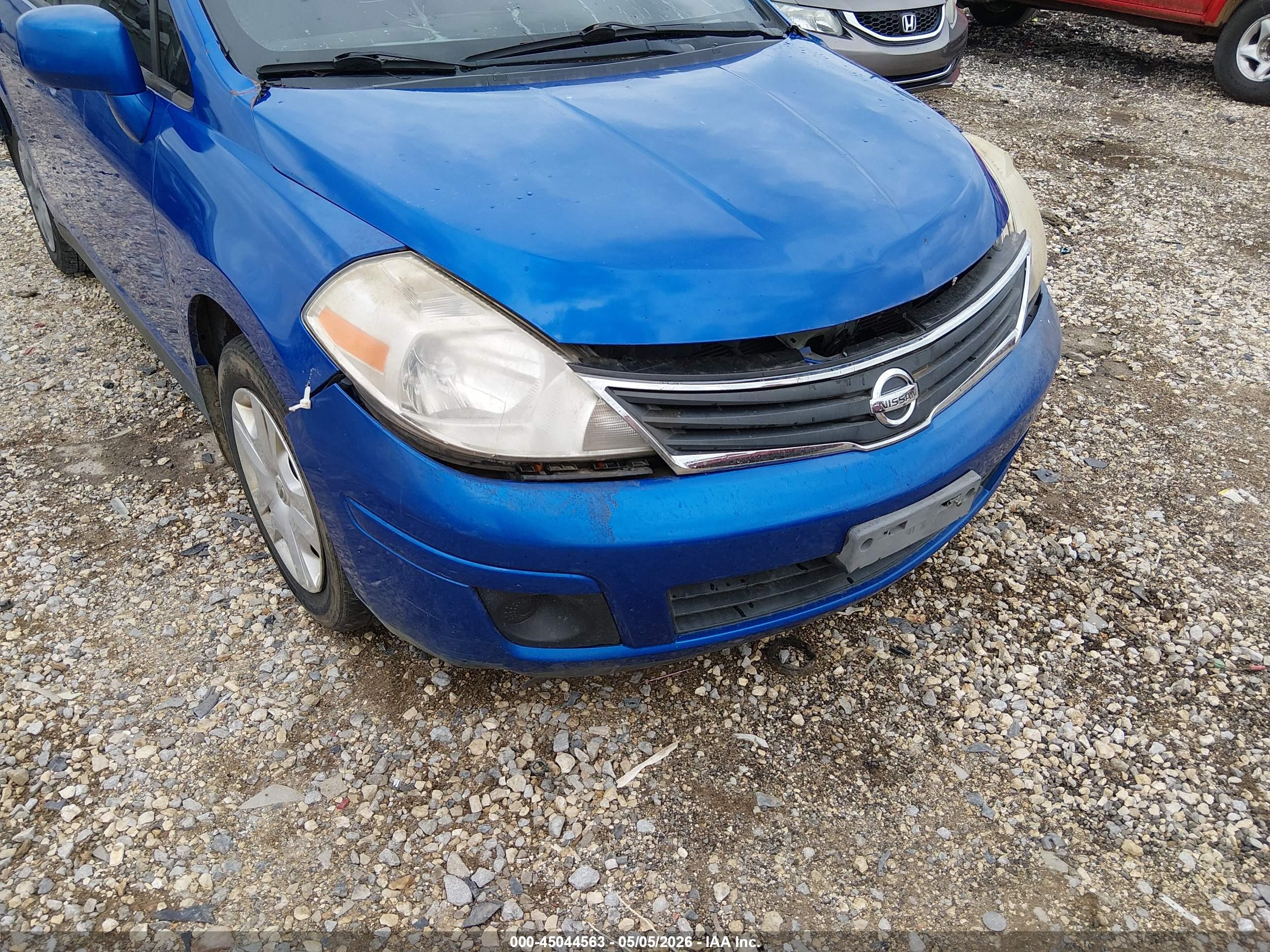 NISSAN VERSA image 6