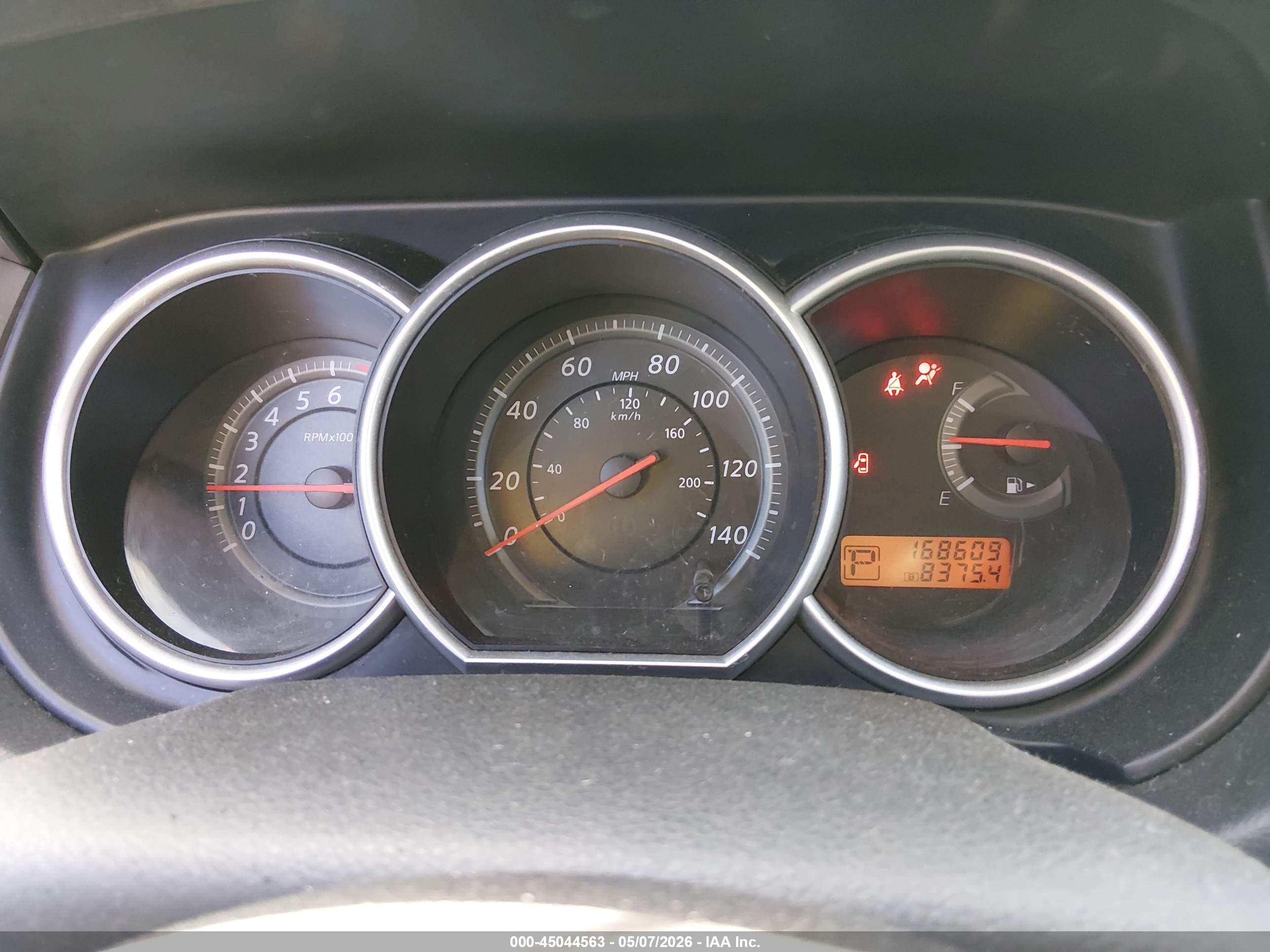 NISSAN VERSA image 7