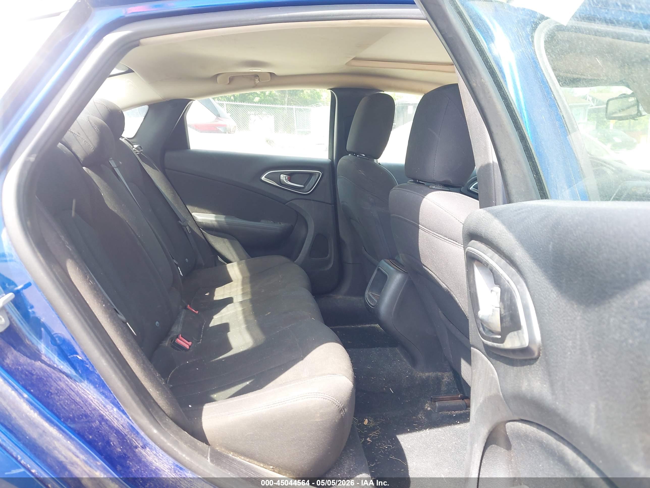 CHRYSLER 200 image 8