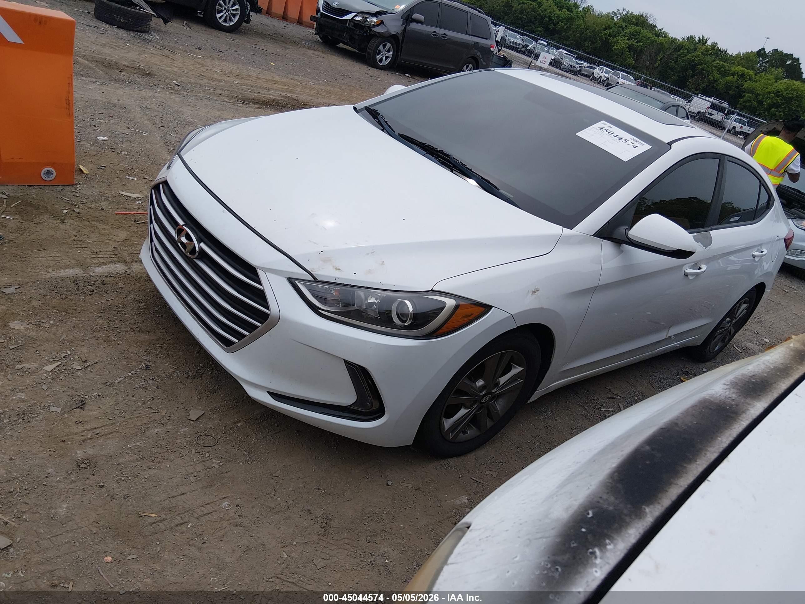 HYUNDAI ELANTRA image 2
