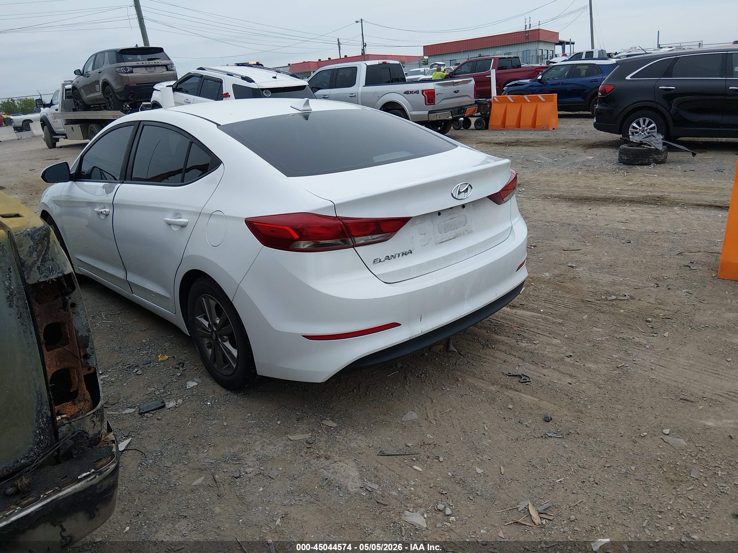 HYUNDAI ELANTRA image 3
