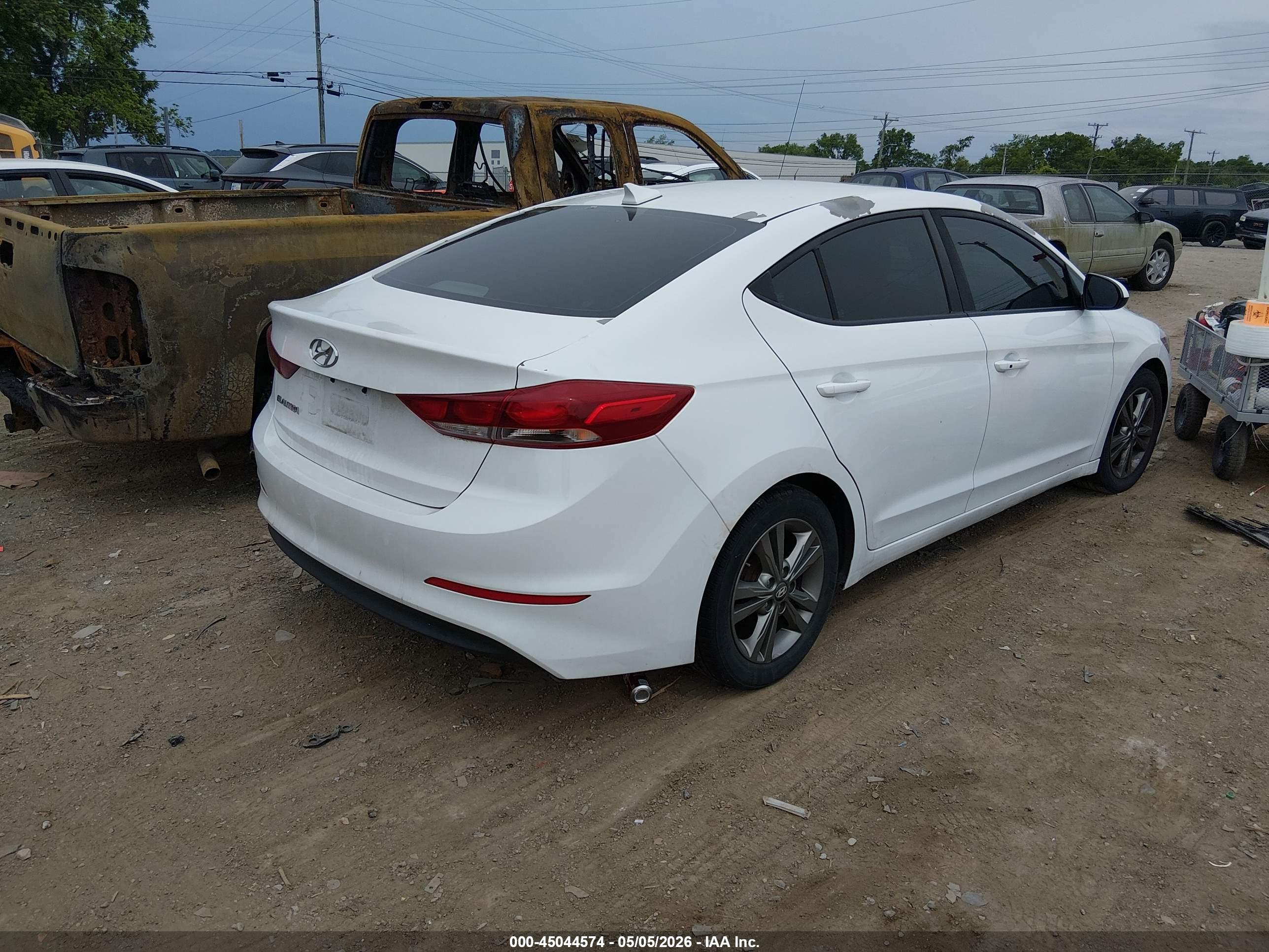 HYUNDAI ELANTRA image 4