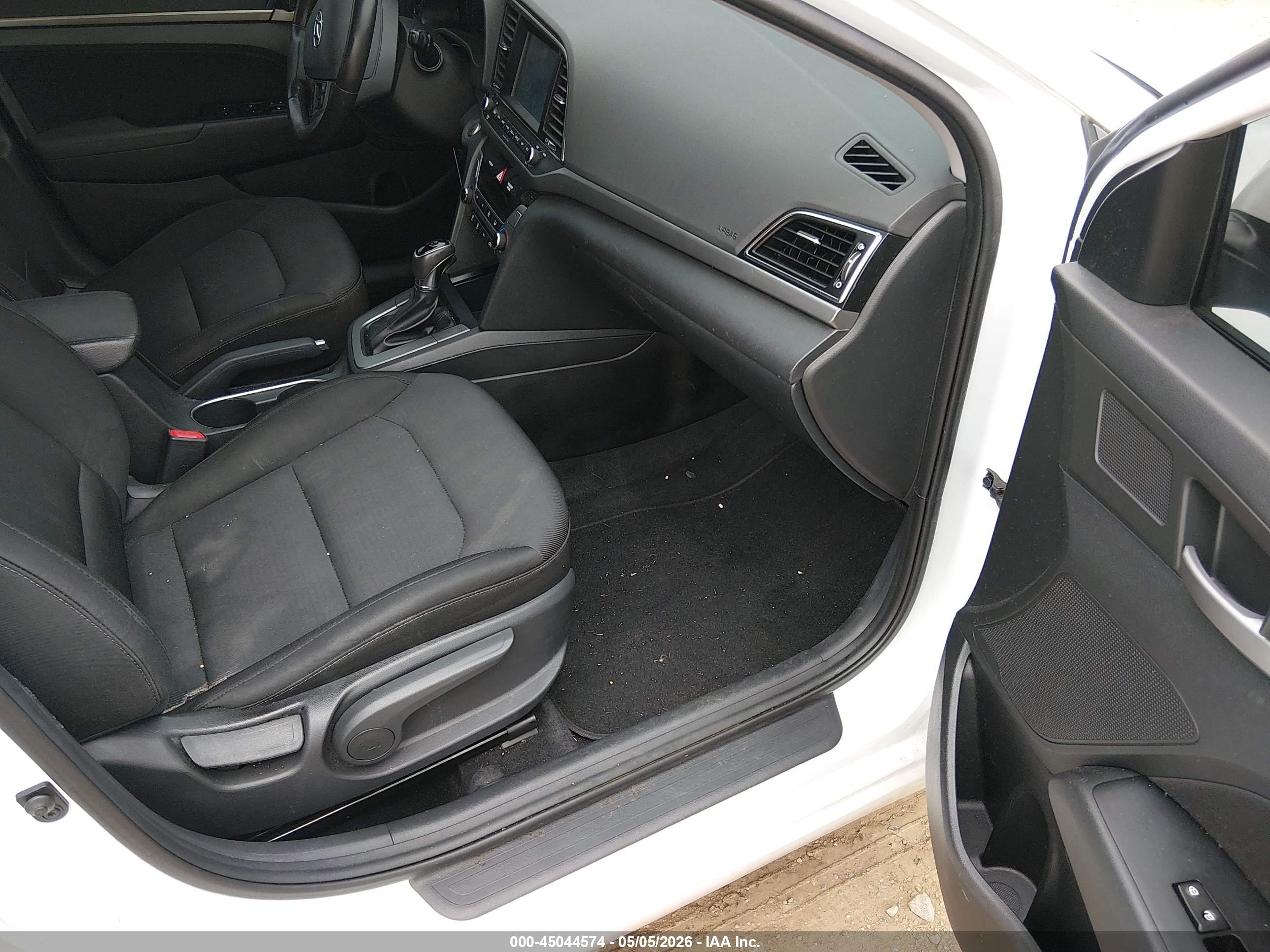 HYUNDAI ELANTRA image 5