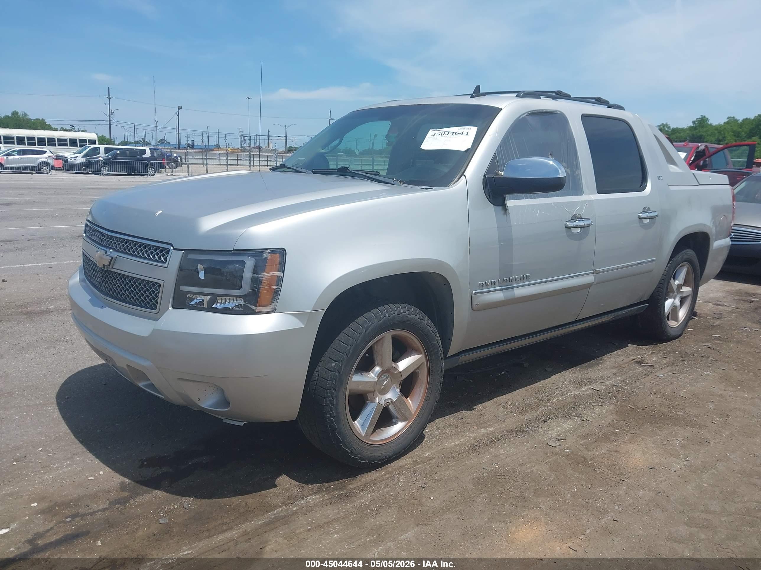 CHEVROLET AVALANCHE image 2