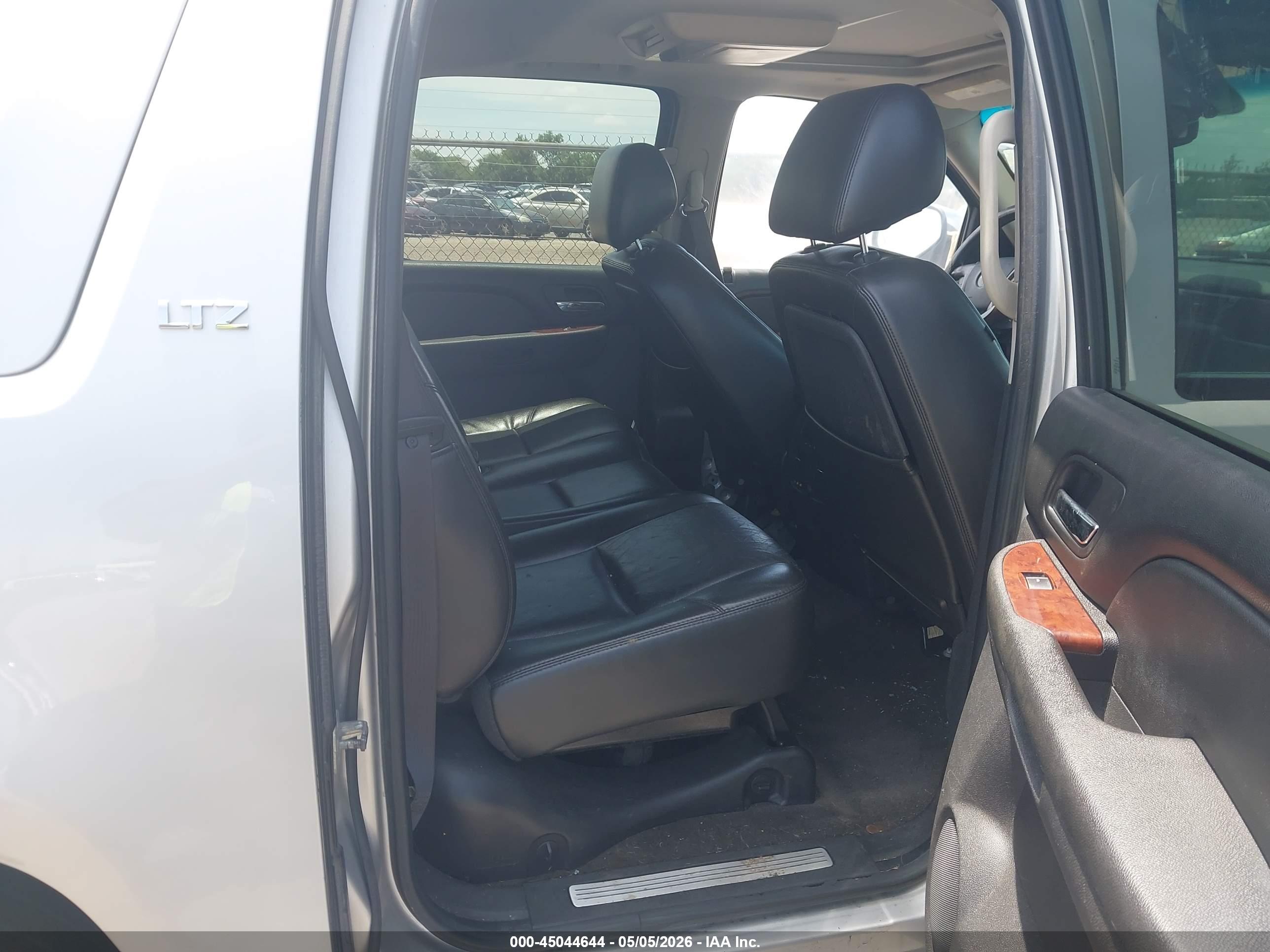 CHEVROLET AVALANCHE image 8