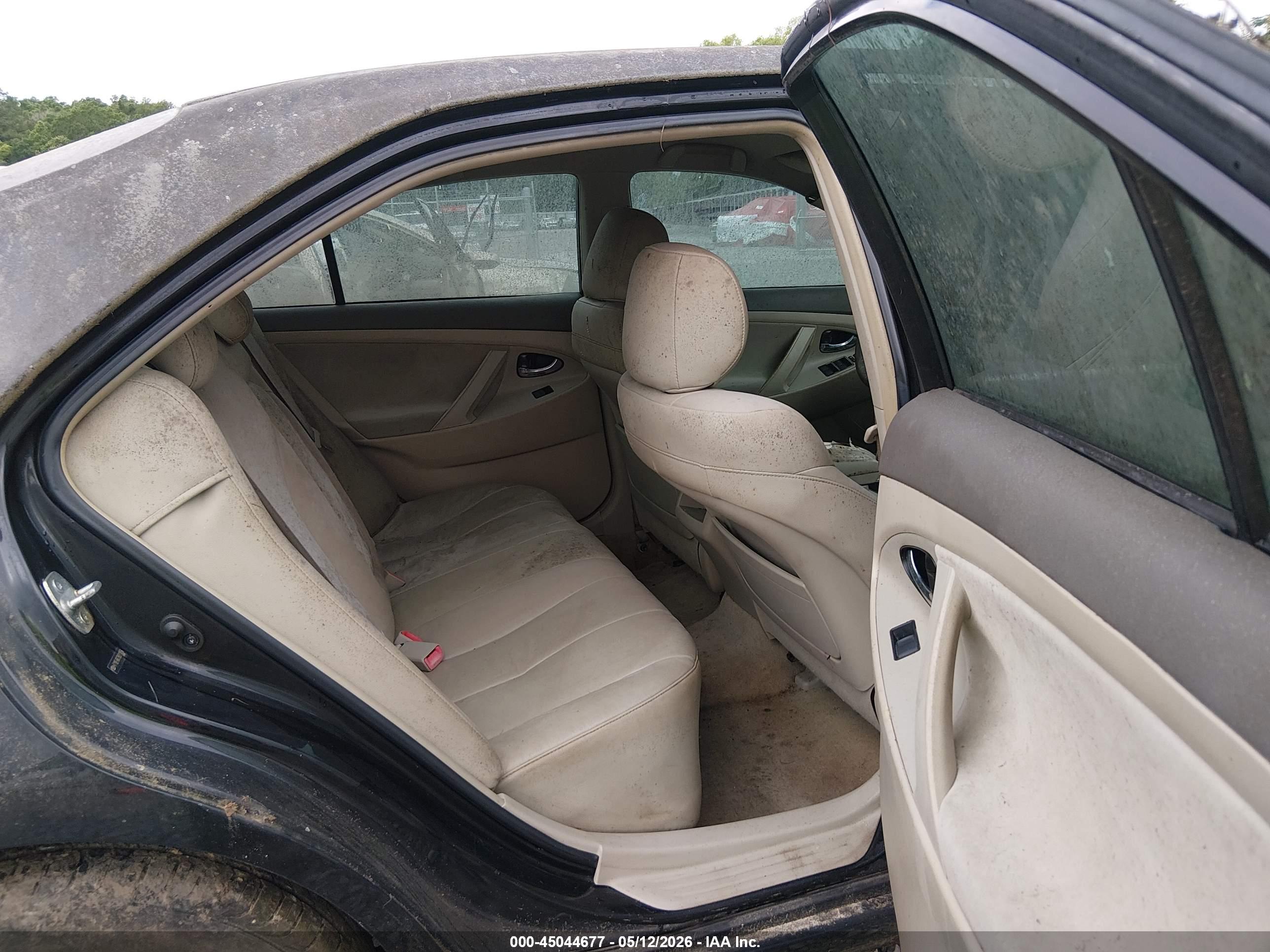 TOYOTA CAMRY image 8