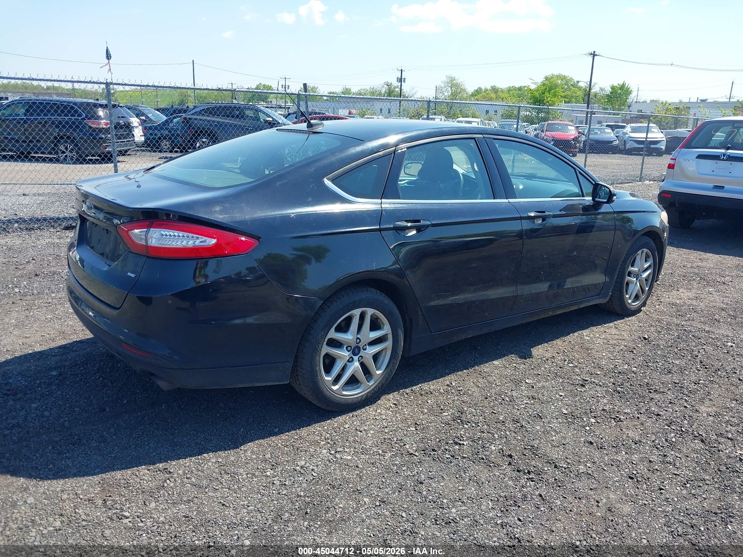 FORD FUSION image 4