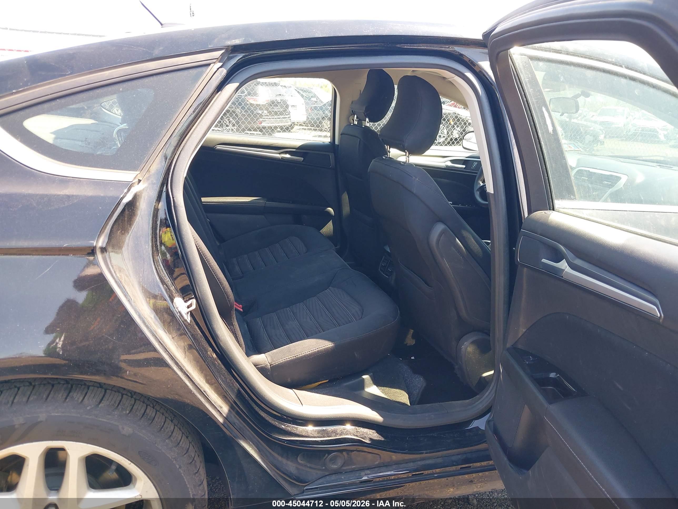 FORD FUSION image 8