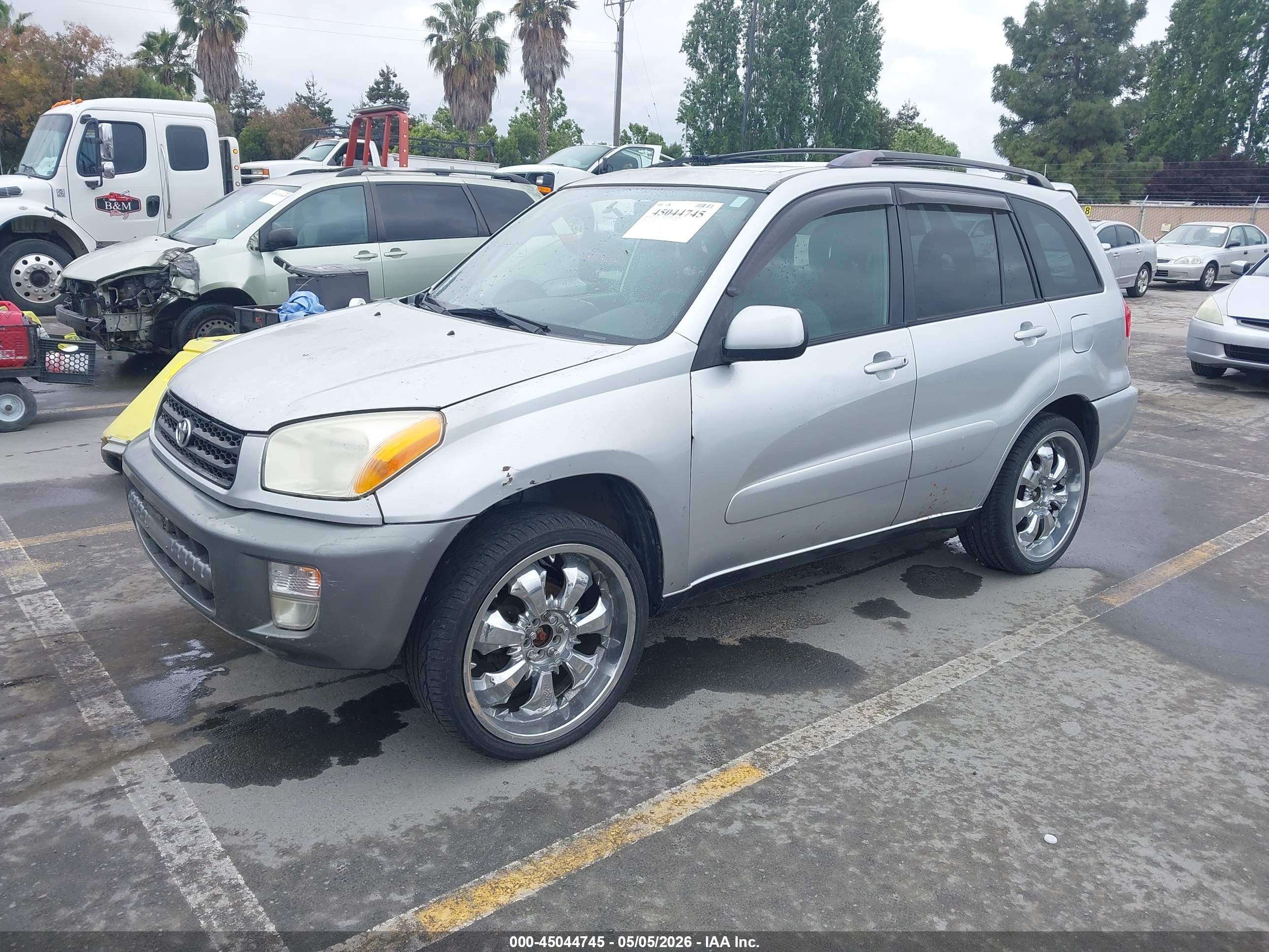 TOYOTA RAV4 image 2