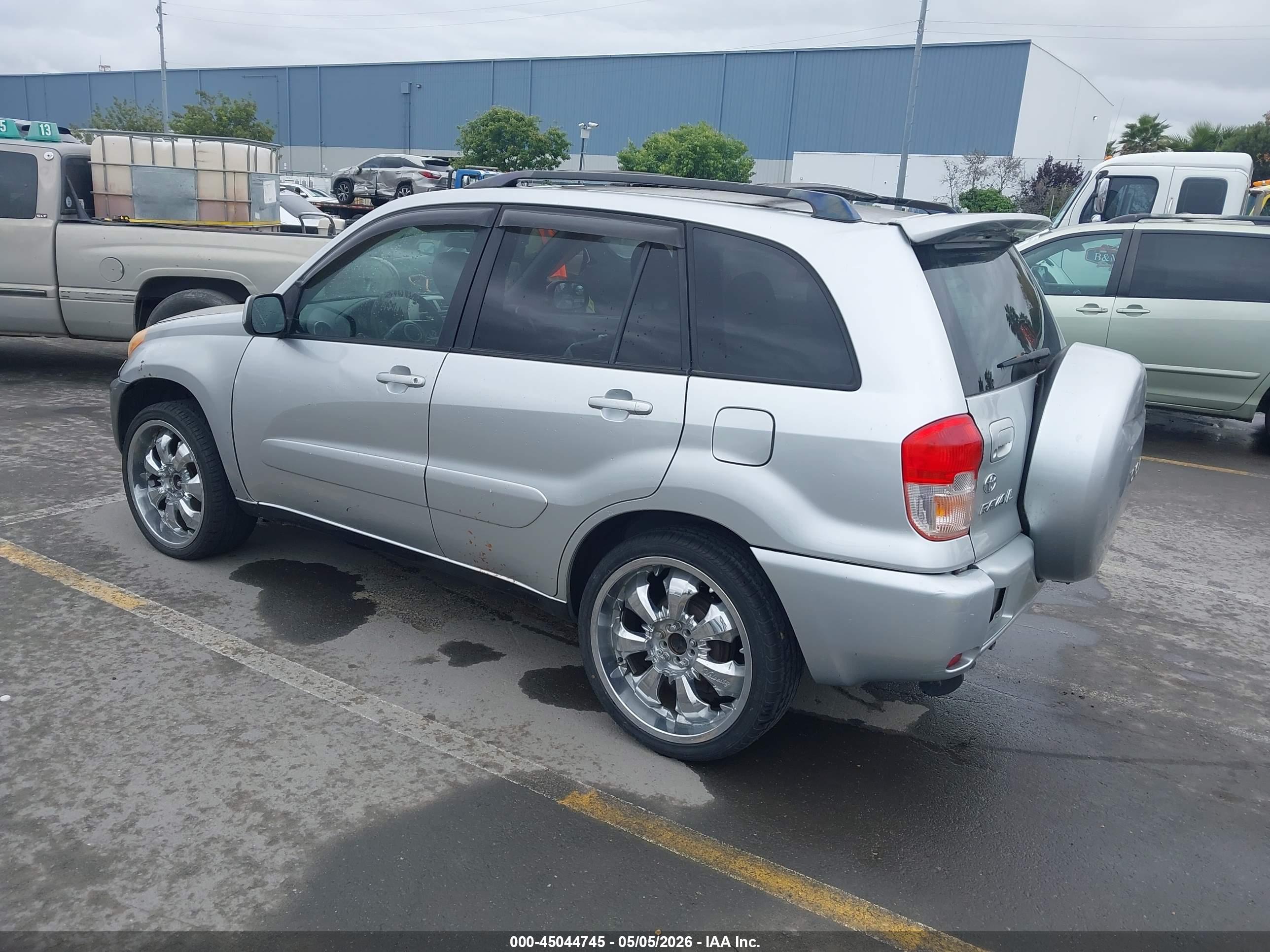 TOYOTA RAV4 image 3