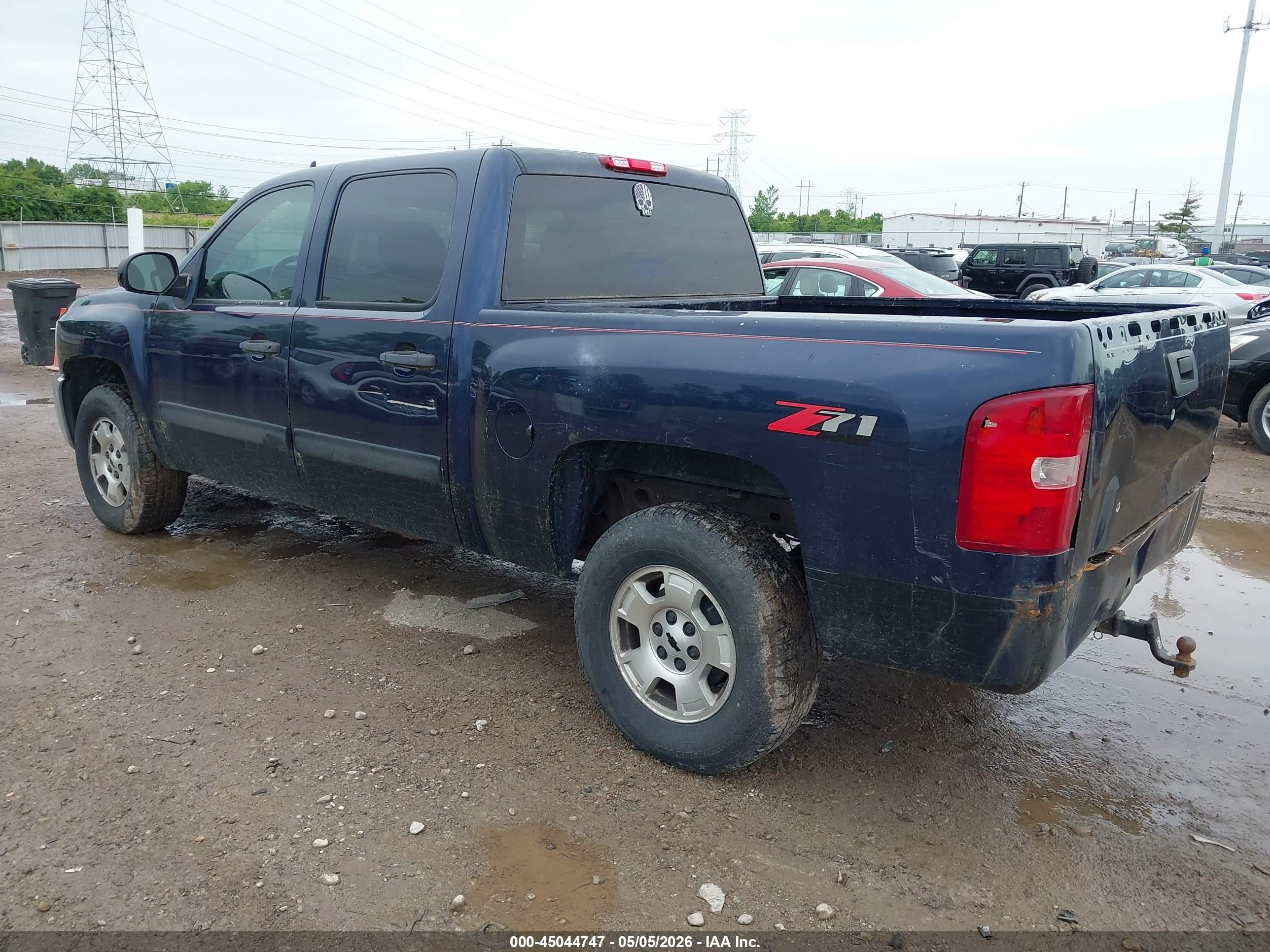 CHEVROLET SILVERADO image 3