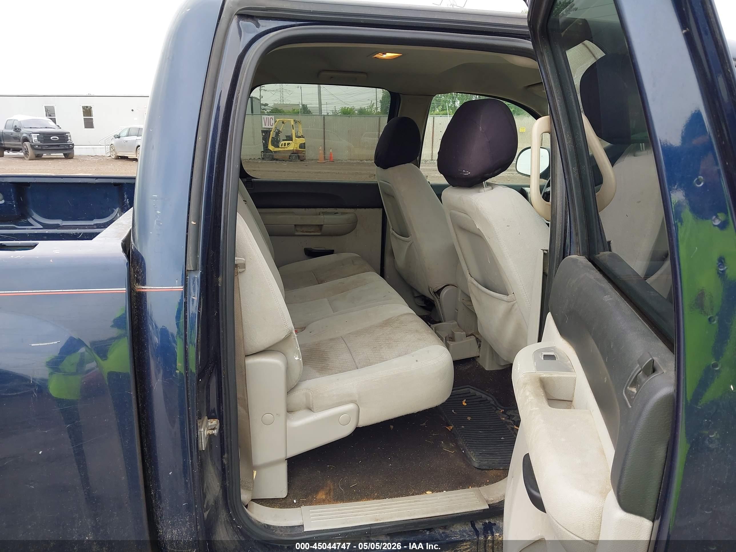 CHEVROLET SILVERADO image 8