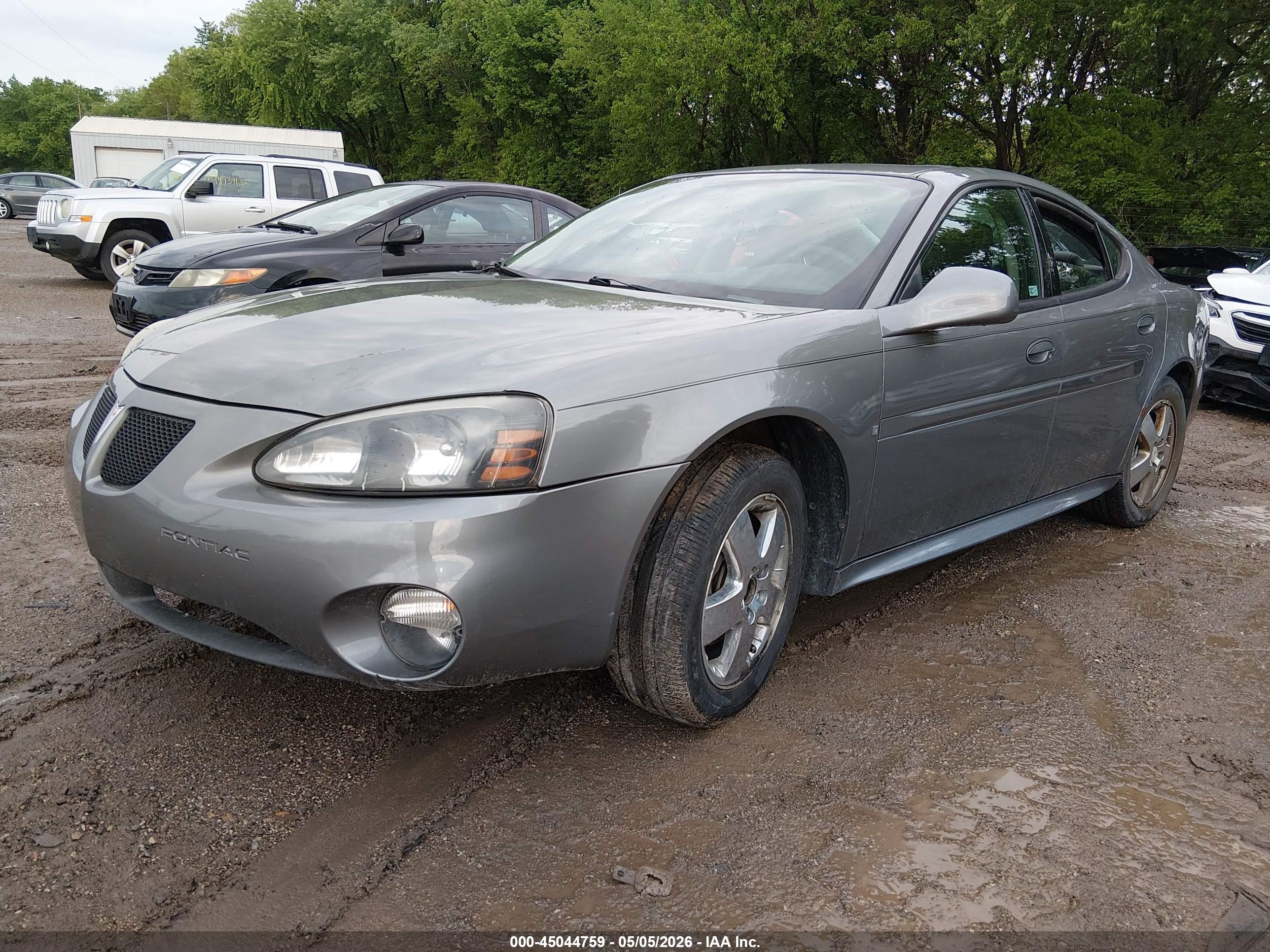 PONTIAC GRAND image 2