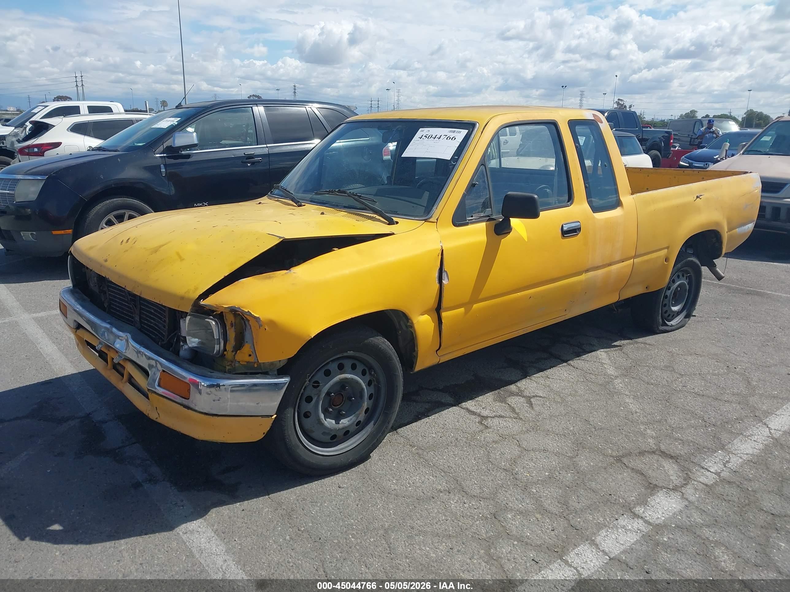 TOYOTA PICKUP image 2